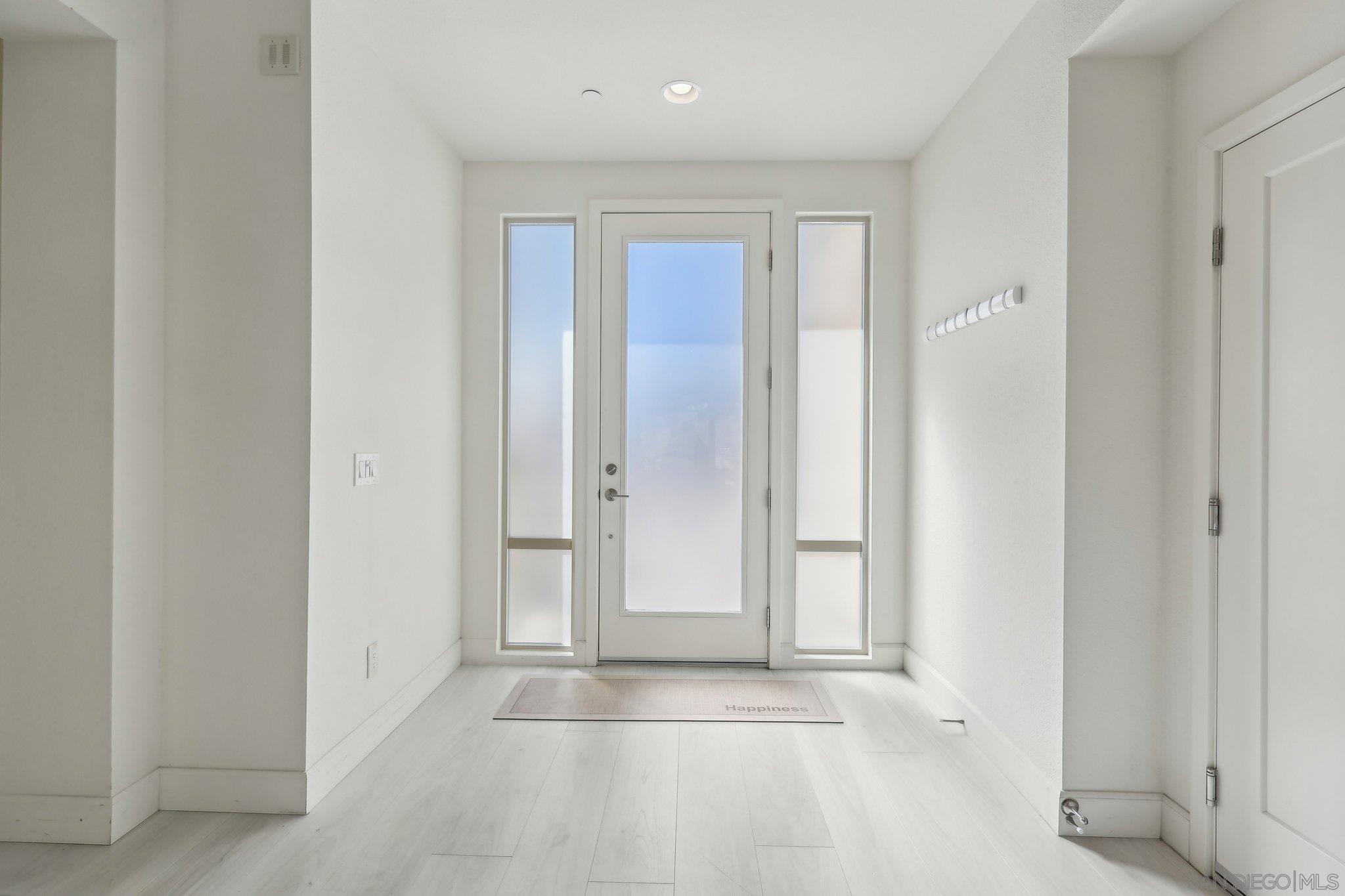 Detail Gallery Image 2 of 35 For 5970  Shaw Lopez Row, San Diego,  CA 92121 - 4 Beds | 3/1 Baths