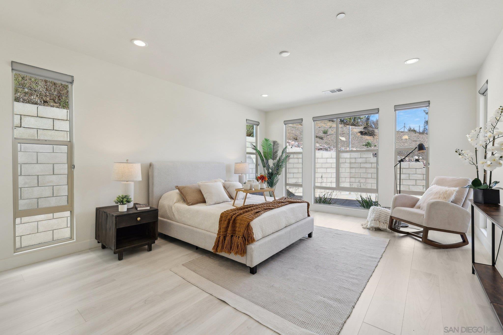 Detail Gallery Image 11 of 35 For 5970  Shaw Lopez Row, San Diego,  CA 92121 - 4 Beds | 3/1 Baths