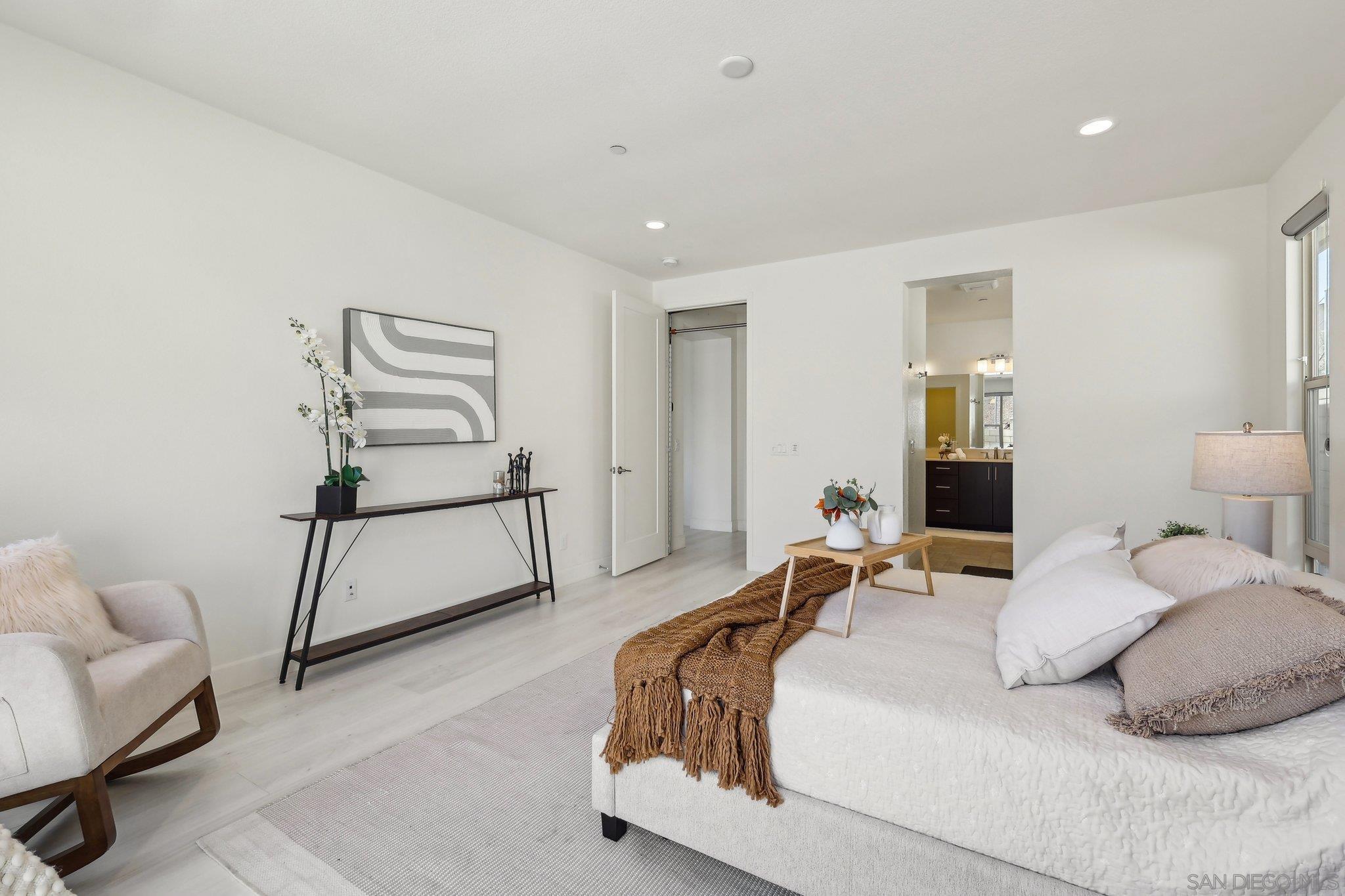 Detail Gallery Image 13 of 35 For 5970  Shaw Lopez Row, San Diego,  CA 92121 - 4 Beds | 3/1 Baths