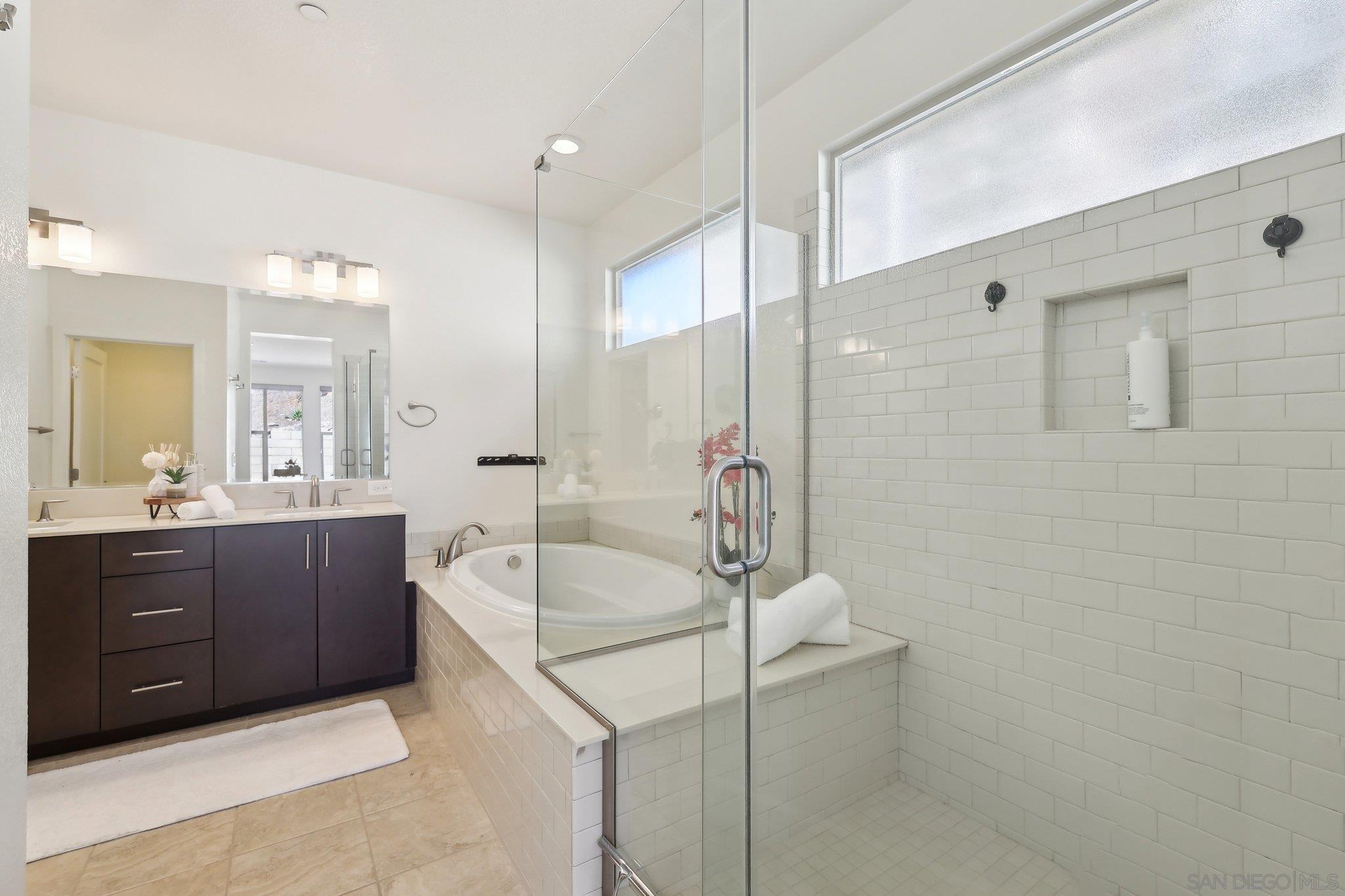 Detail Gallery Image 14 of 35 For 5970  Shaw Lopez Row, San Diego,  CA 92121 - 4 Beds | 3/1 Baths