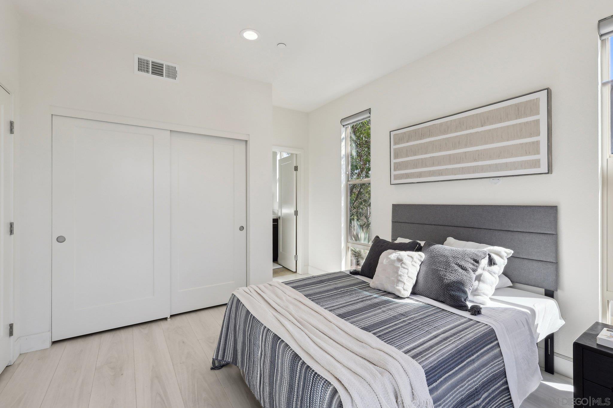 Detail Gallery Image 18 of 35 For 5970  Shaw Lopez Row, San Diego,  CA 92121 - 4 Beds | 3/1 Baths