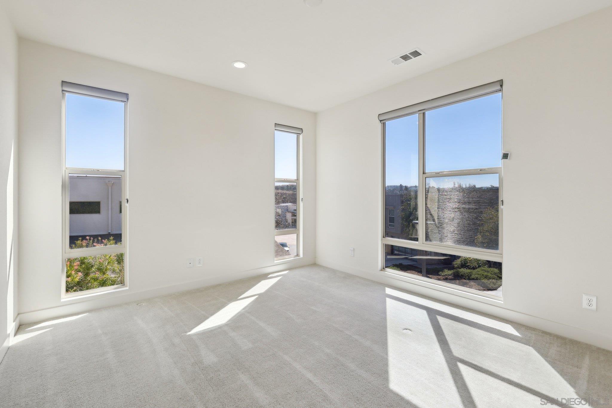 Detail Gallery Image 22 of 35 For 5970  Shaw Lopez Row, San Diego,  CA 92121 - 4 Beds | 3/1 Baths