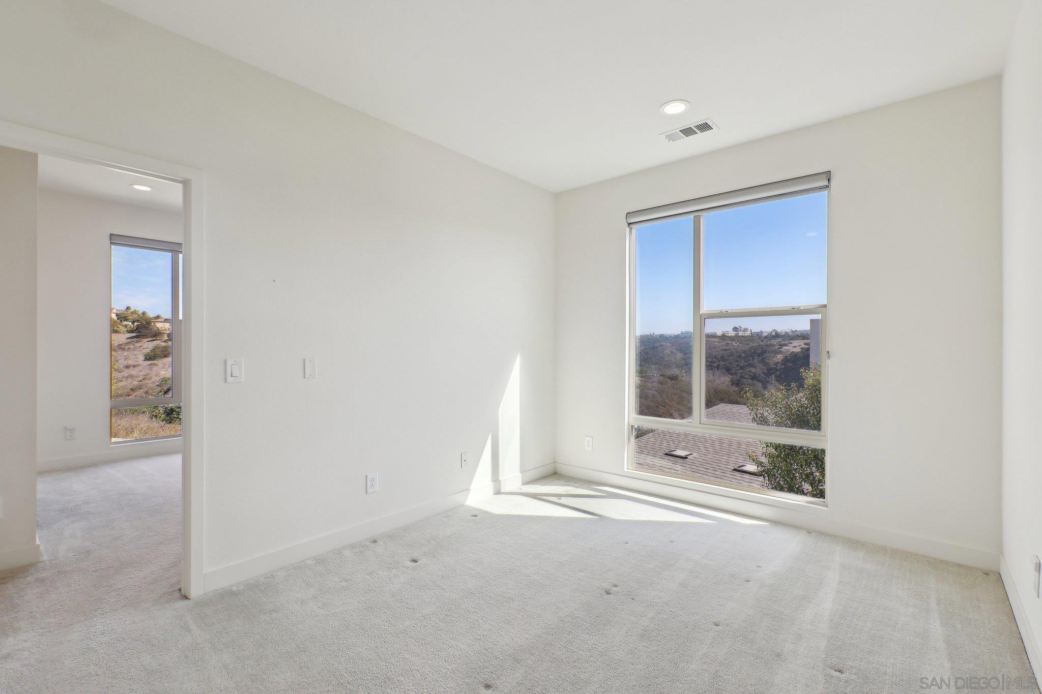 Detail Gallery Image 23 of 35 For 5970  Shaw Lopez Row, San Diego,  CA 92121 - 4 Beds | 3/1 Baths