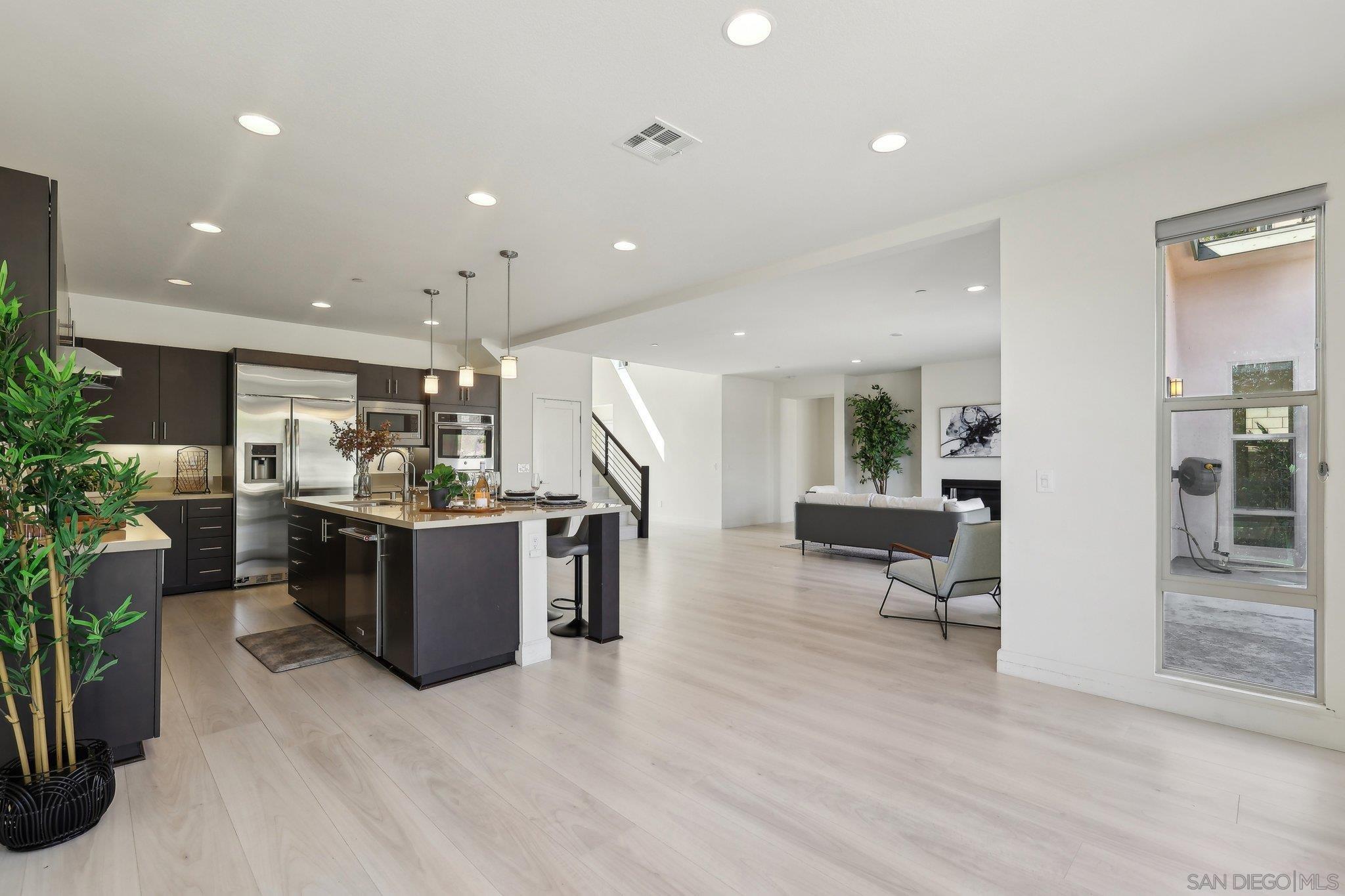 Detail Gallery Image 7 of 35 For 5970  Shaw Lopez Row, San Diego,  CA 92121 - 4 Beds | 3/1 Baths