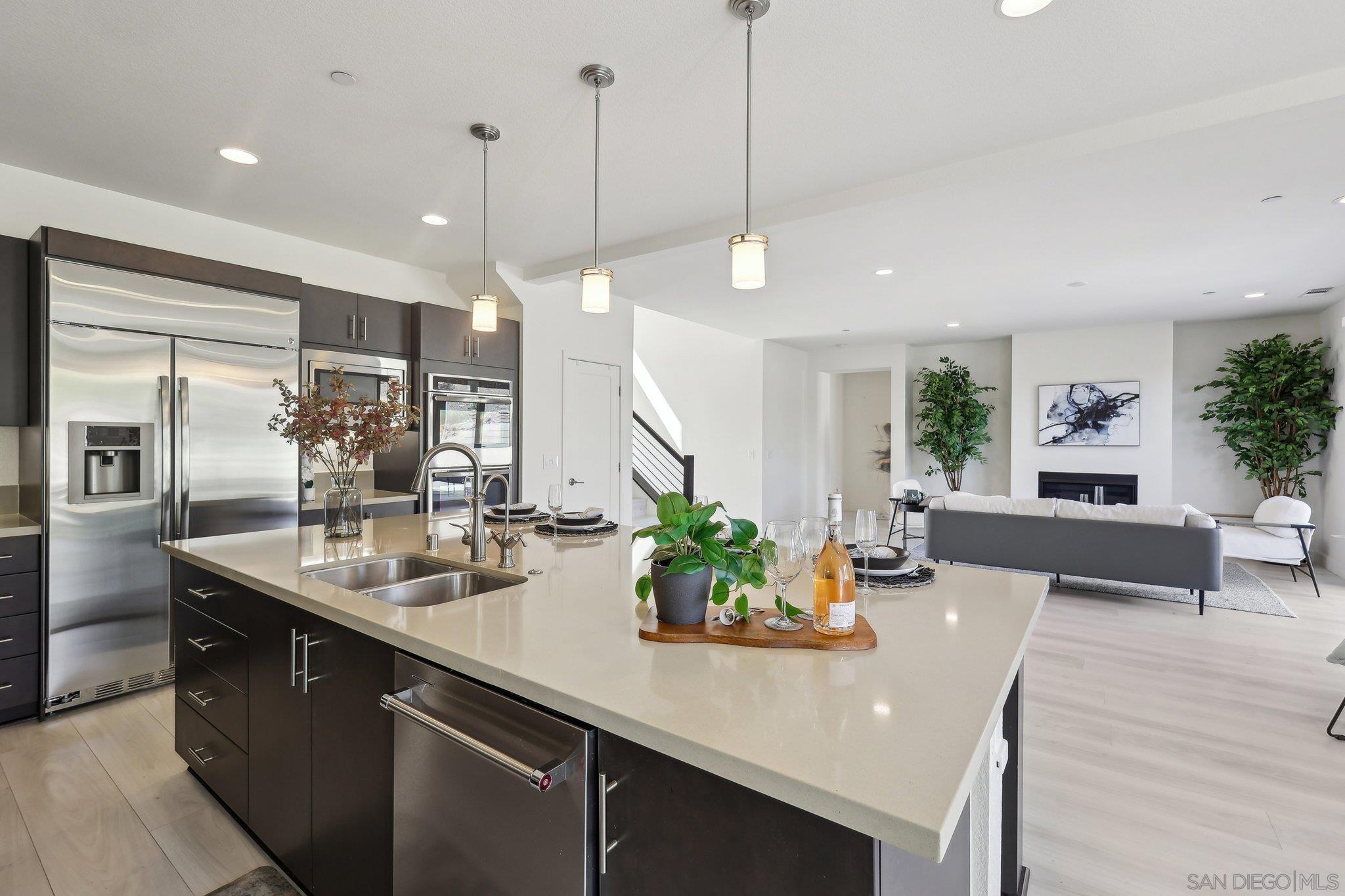 Detail Gallery Image 10 of 35 For 5970  Shaw Lopez Row, San Diego,  CA 92121 - 4 Beds | 3/1 Baths