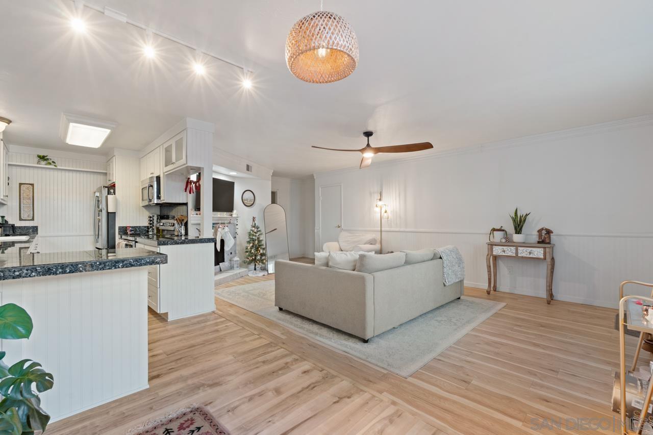 Detail Gallery Image 2 of 50 For 3821  Basilone St  #2,  San Diego,  CA 92110 - 3 Beds | 2 Baths