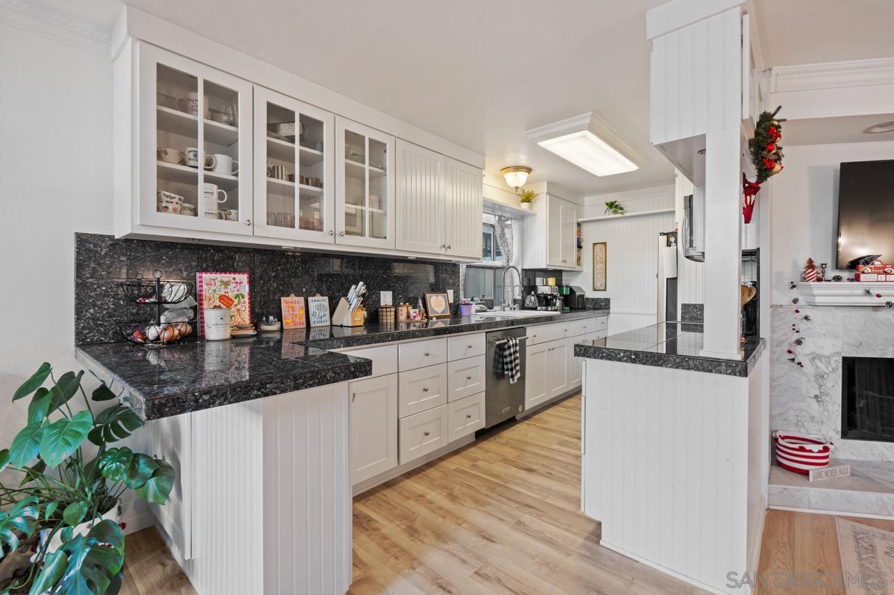 Detail Gallery Image 6 of 50 For 3821  Basilone St  #2,  San Diego,  CA 92110 - 3 Beds | 2 Baths