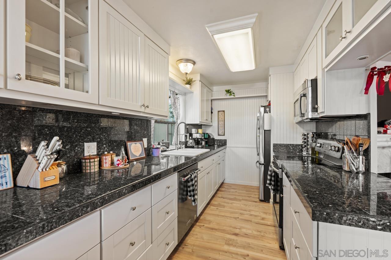 Detail Gallery Image 7 of 50 For 3821  Basilone St  #2,  San Diego,  CA 92110 - 3 Beds | 2 Baths