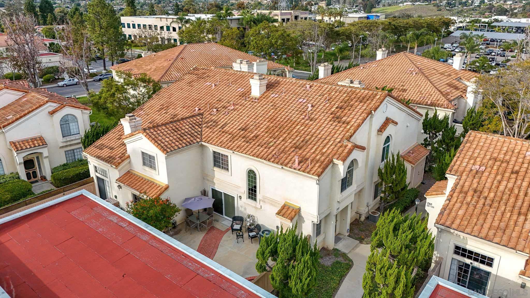 Detail Gallery Image 15 of 39 For 750  Breeze Hill Rd  #100,  Vista,  CA 92081 - 2 Beds | 2/1 Baths