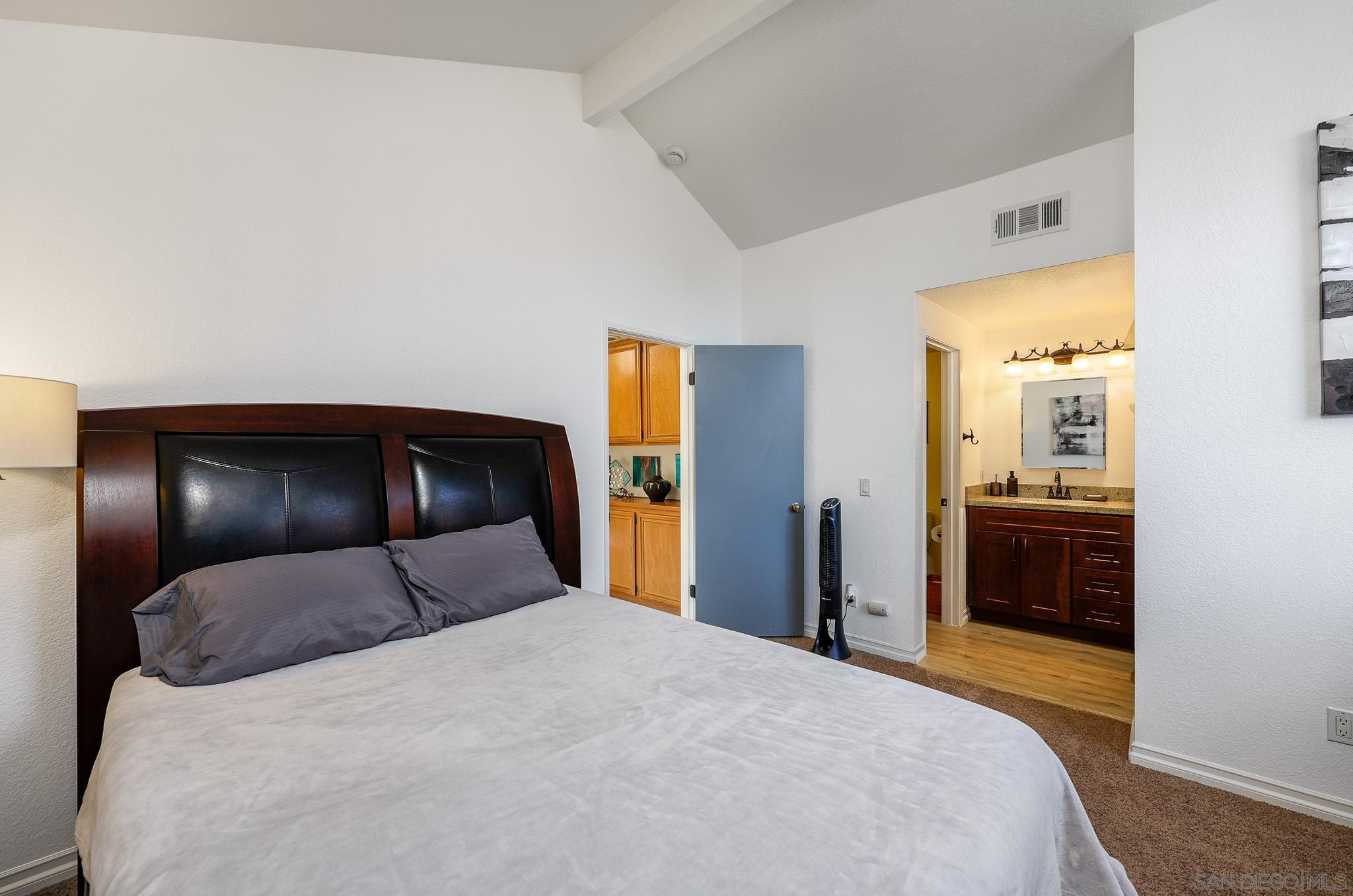 Detail Gallery Image 22 of 39 For 750  Breeze Hill Rd  #100,  Vista,  CA 92081 - 2 Beds | 2/1 Baths