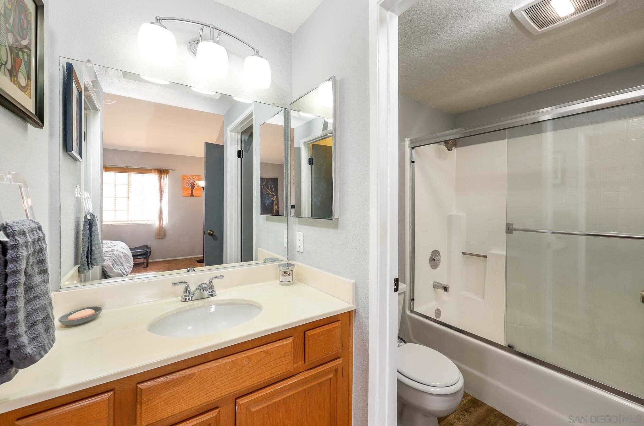 Detail Gallery Image 24 of 39 For 750  Breeze Hill Rd  #100,  Vista,  CA 92081 - 2 Beds | 2/1 Baths