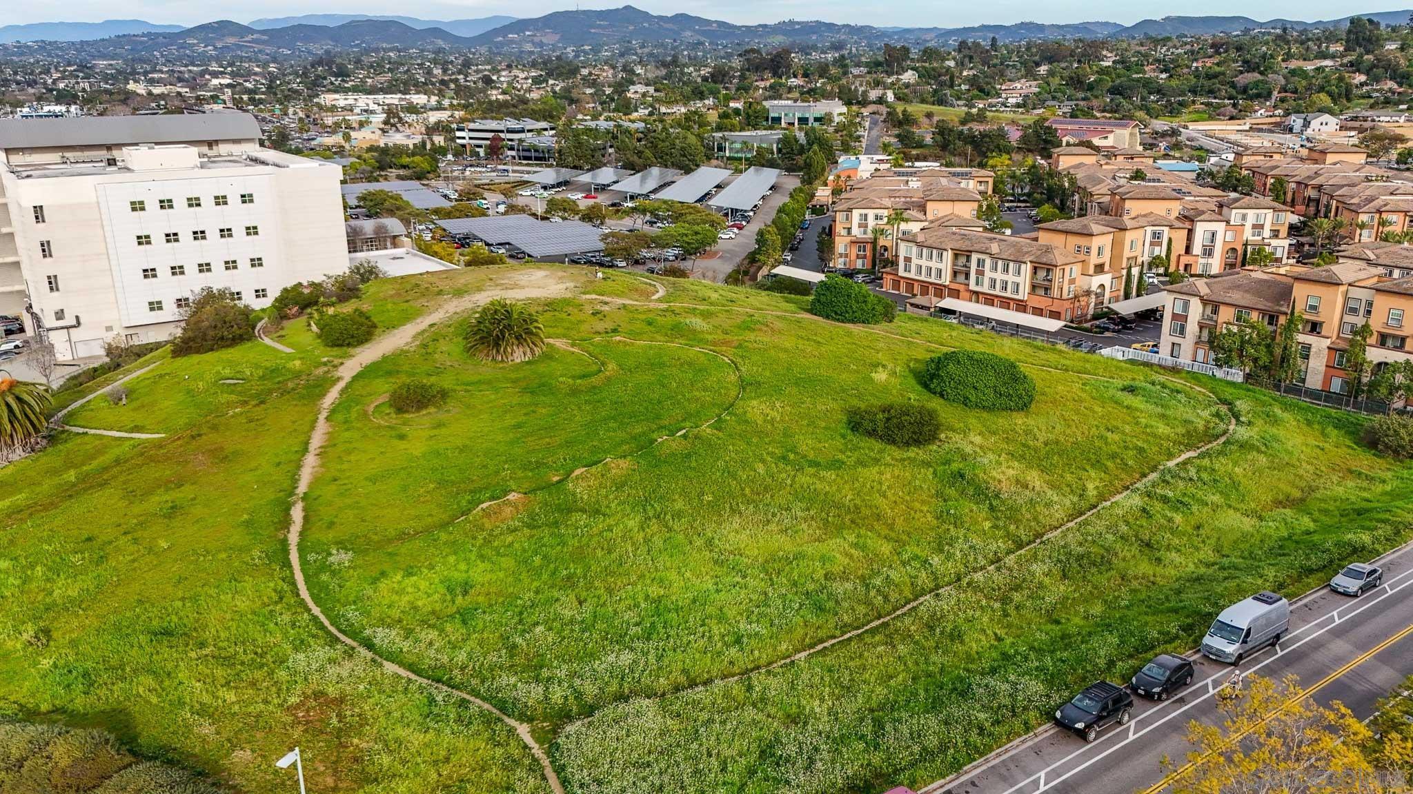 Detail Gallery Image 35 of 39 For 750  Breeze Hill Rd  #100,  Vista,  CA 92081 - 2 Beds | 2/1 Baths