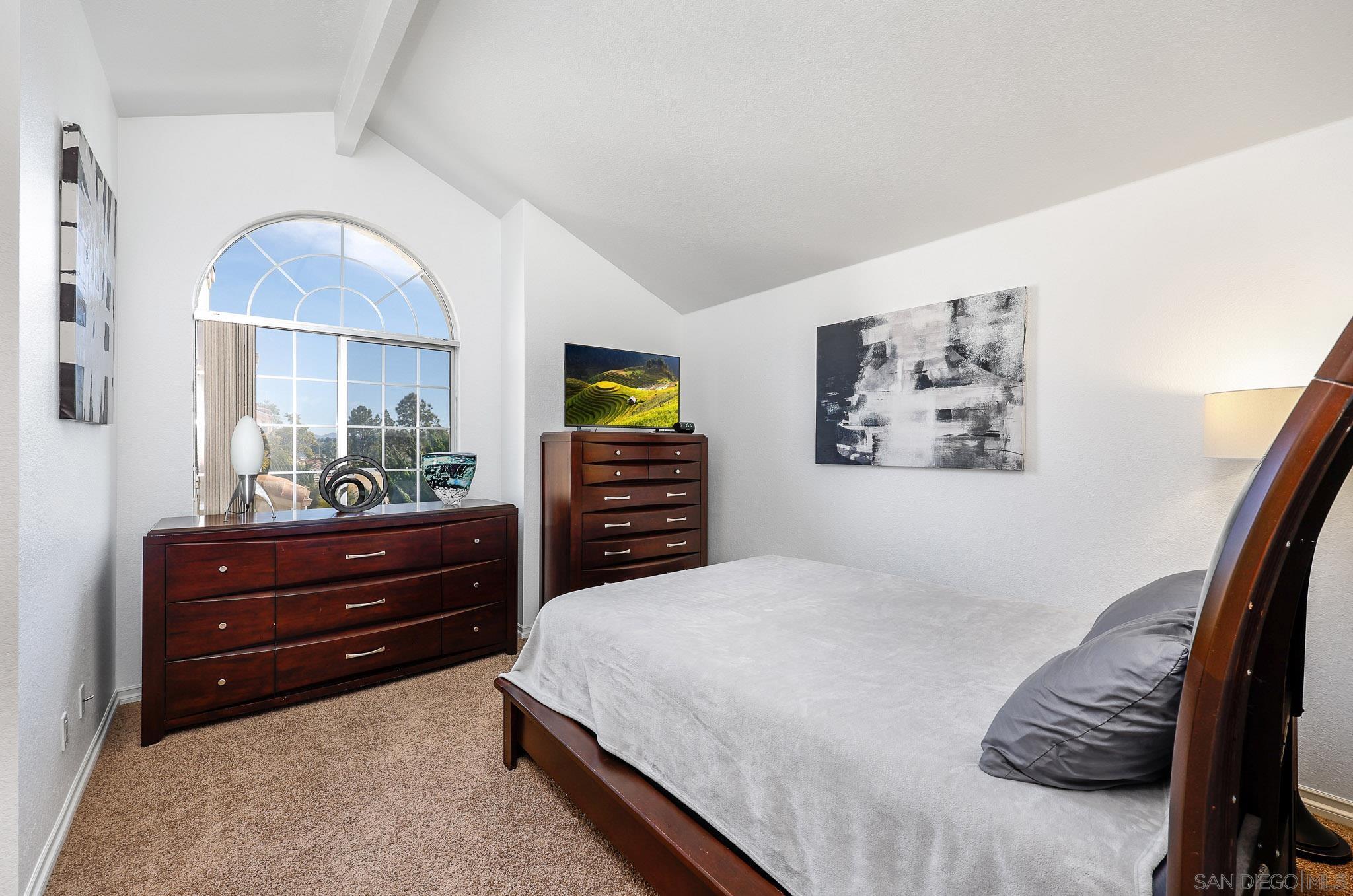 Detail Gallery Image 10 of 39 For 750  Breeze Hill Rd  #100,  Vista,  CA 92081 - 2 Beds | 2/1 Baths