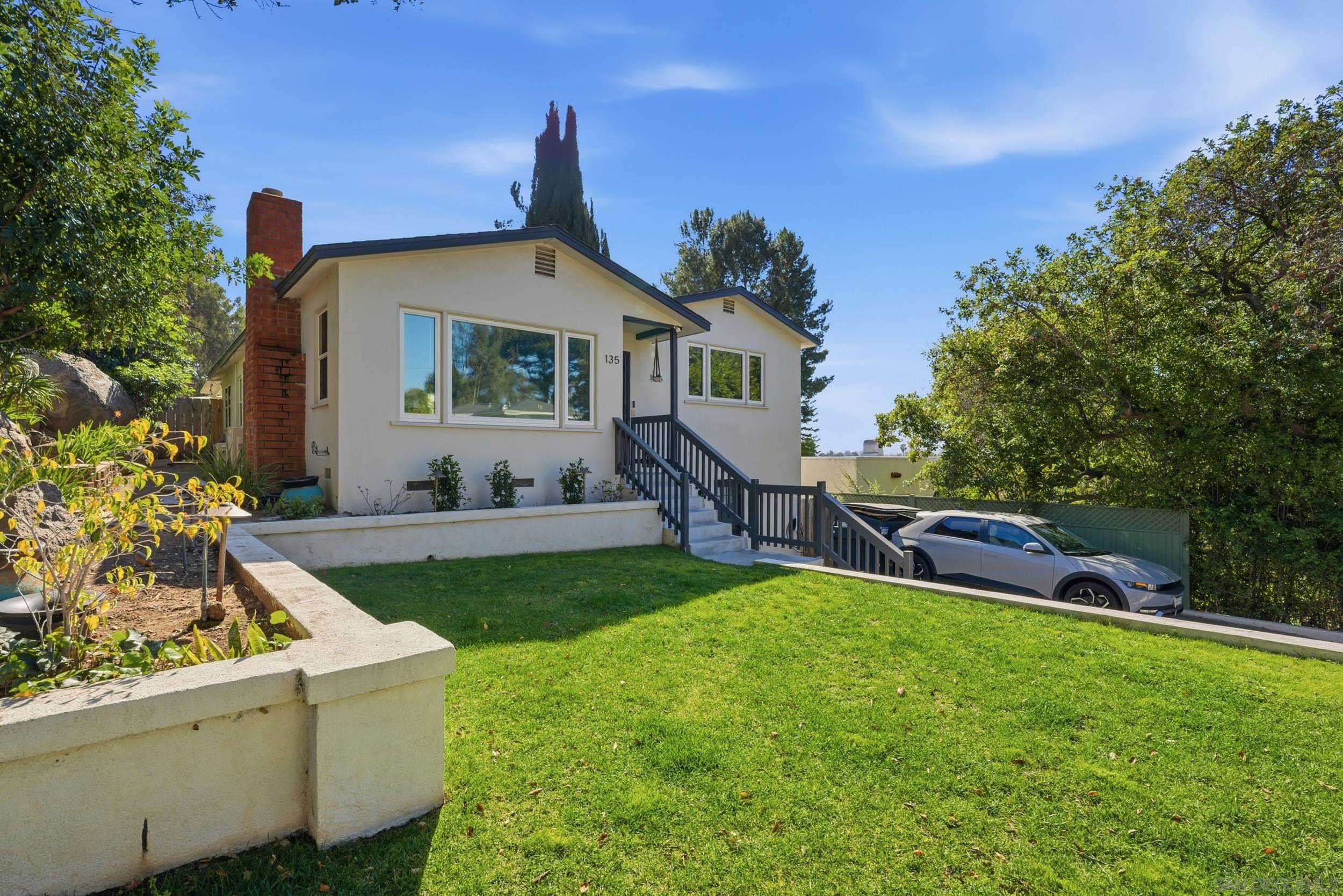 Detail Gallery Image 2 of 42 For 135  E 10th, Escondido,  CA 92025 - 3 Beds | 2 Baths