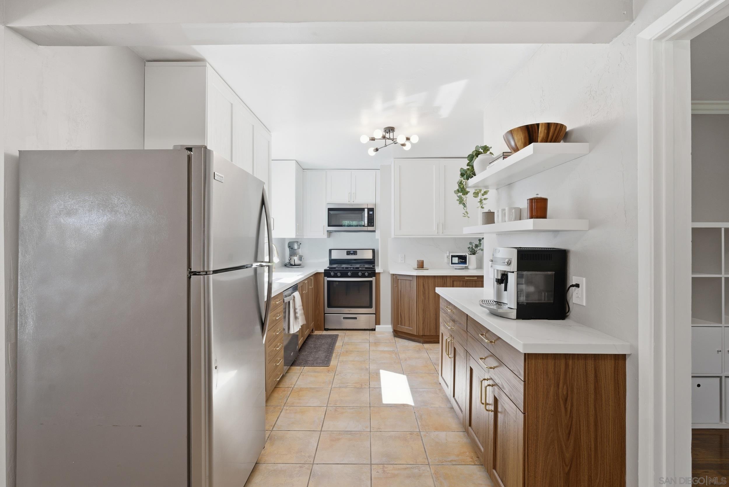 Detail Gallery Image 11 of 42 For 135  E 10th, Escondido,  CA 92025 - 3 Beds | 2 Baths