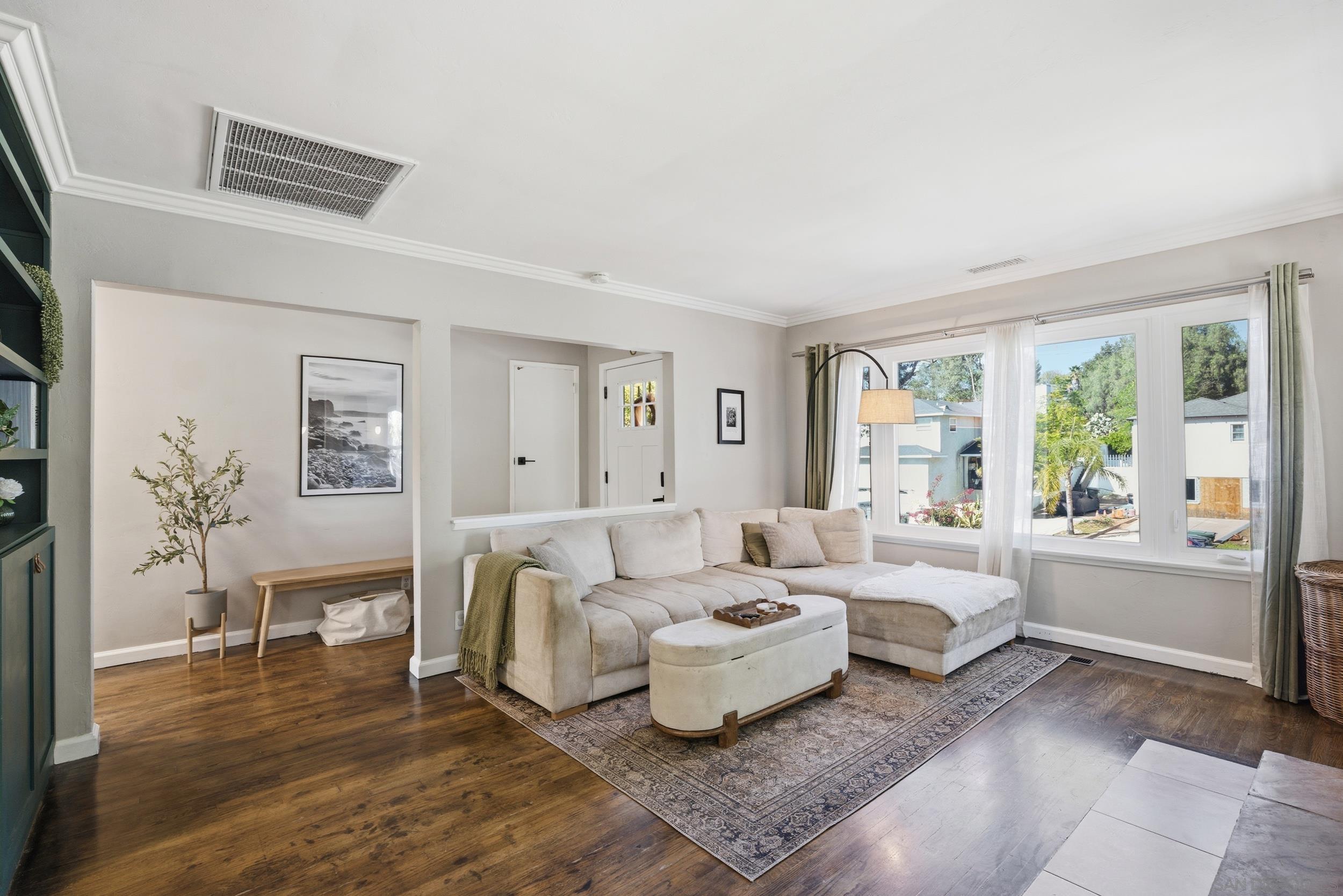 Detail Gallery Image 3 of 42 For 135  E 10th, Escondido,  CA 92025 - 3 Beds | 2 Baths