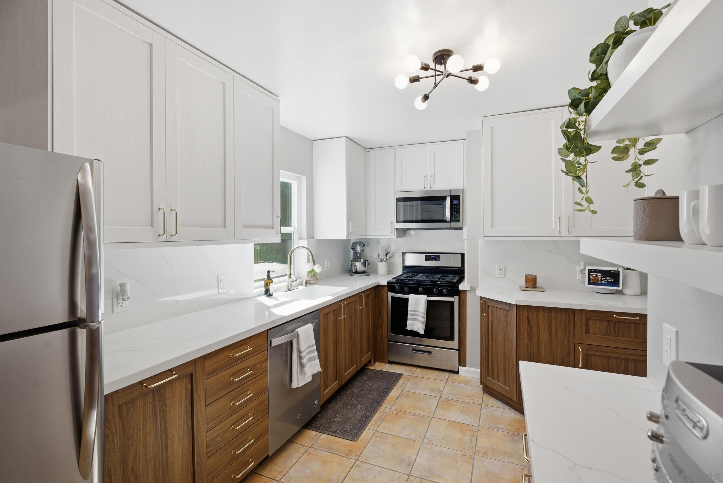 Detail Gallery Image 7 of 42 For 135  E 10th, Escondido,  CA 92025 - 3 Beds | 2 Baths