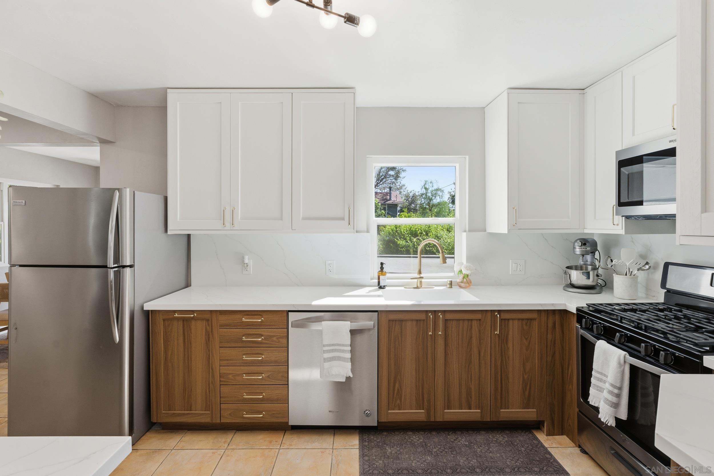 Detail Gallery Image 9 of 42 For 135  E 10th, Escondido,  CA 92025 - 3 Beds | 2 Baths