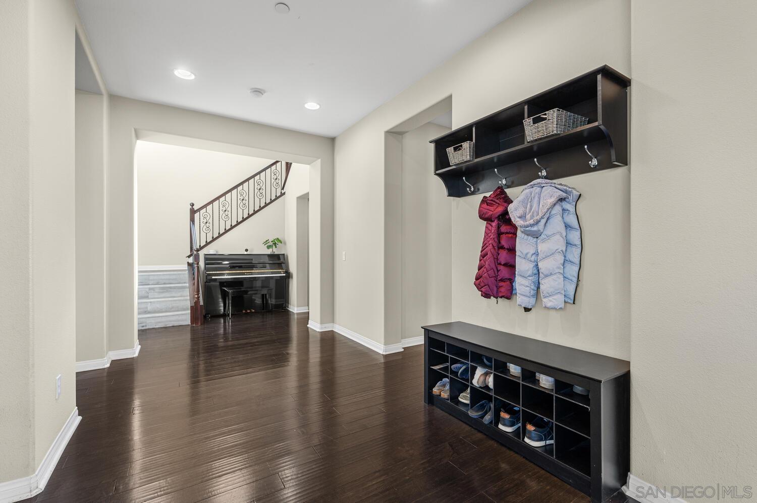 Detail Gallery Image 8 of 71 For 17314  Eagle Canyon Pl, San Diego,  CA 92127 - 4 Beds | 4/1 Baths