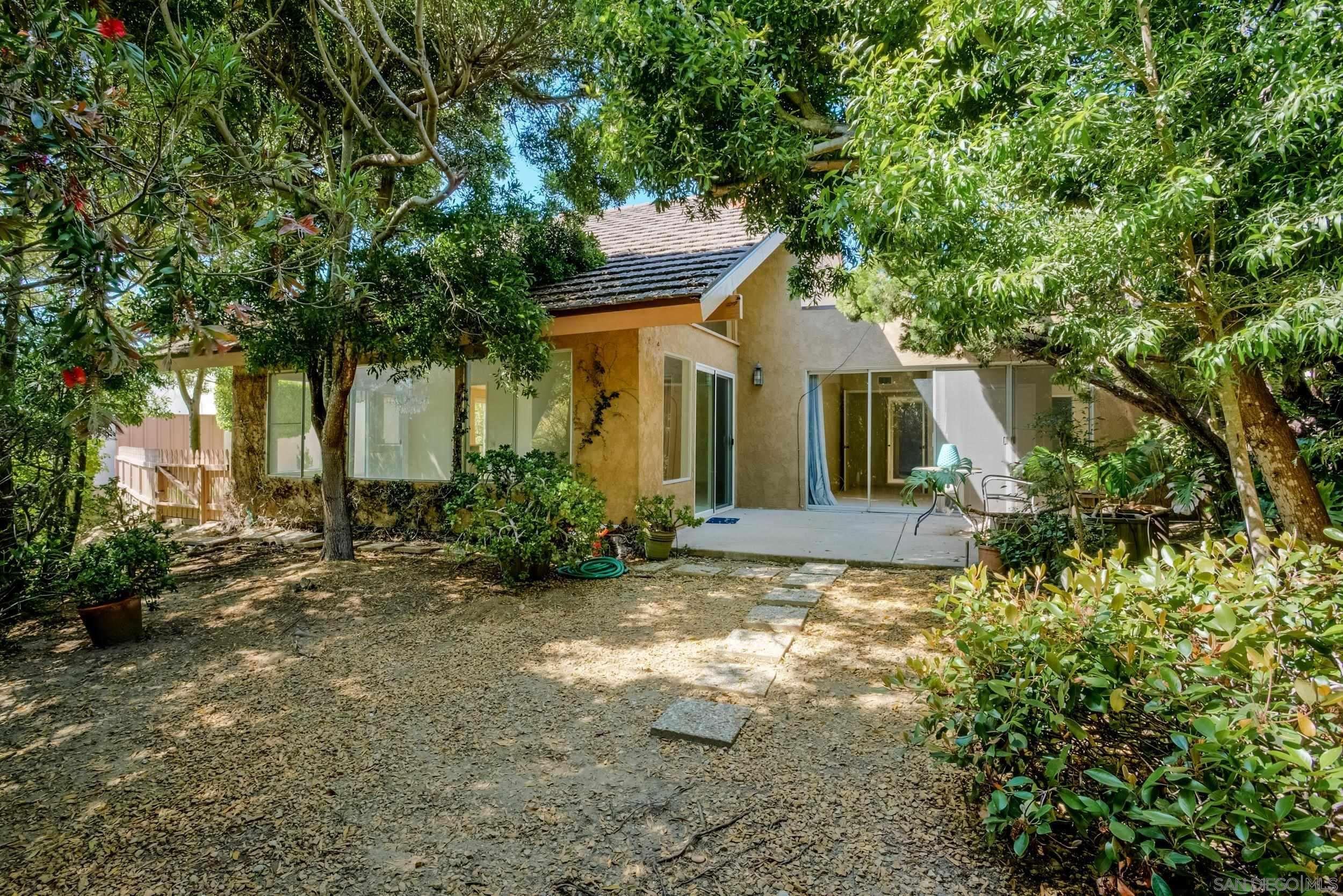 Detail Gallery Image 4 of 26 For 7415  Caminito Rialto, La Jolla,  CA 92037 - 3 Beds | 2 Baths