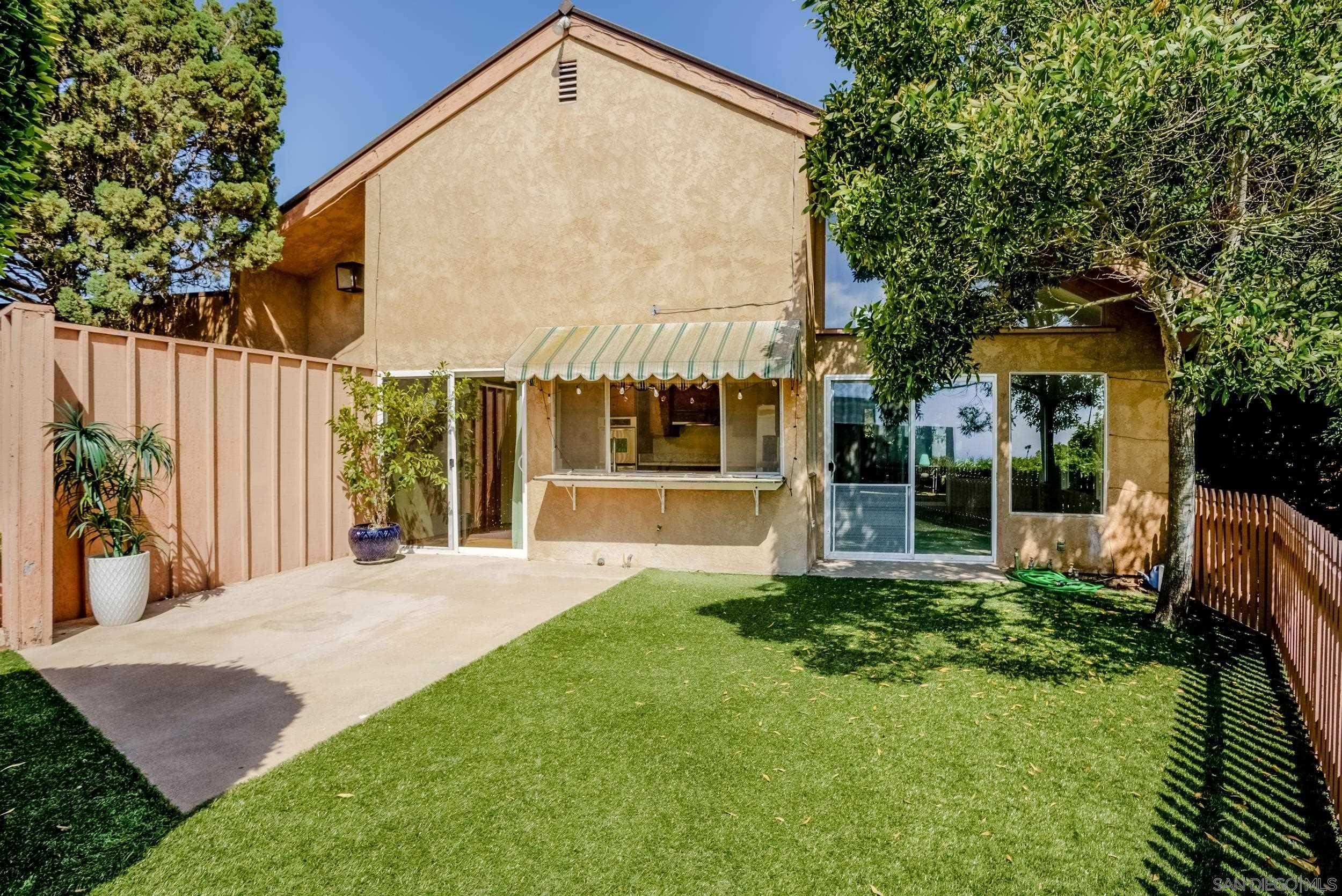 Detail Gallery Image 9 of 26 For 7415  Caminito Rialto, La Jolla,  CA 92037 - 3 Beds | 2 Baths