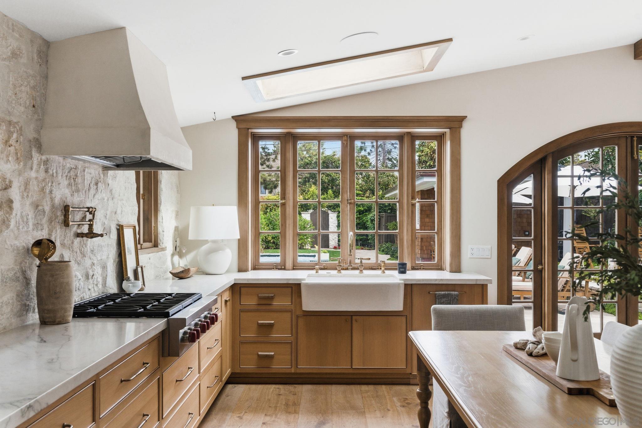 Detail Gallery Image 17 of 63 For 660  Margarita, Coronado,  CA 92118 - 4 Beds | 3/2 Baths