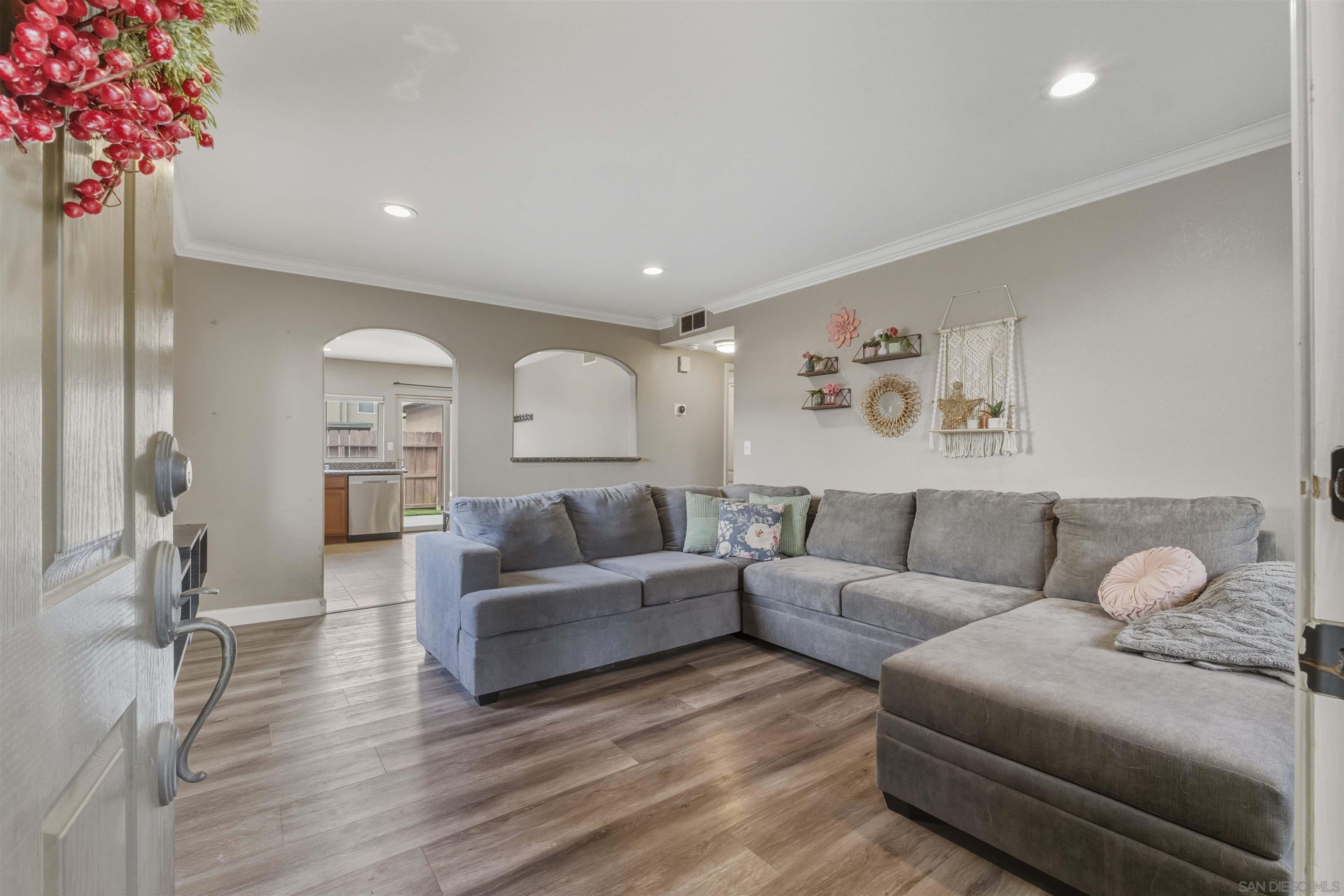 Detail Gallery Image 2 of 26 For 1415 N Broadway  a,  Escondido,  CA 92026 - 2 Beds | 2 Baths