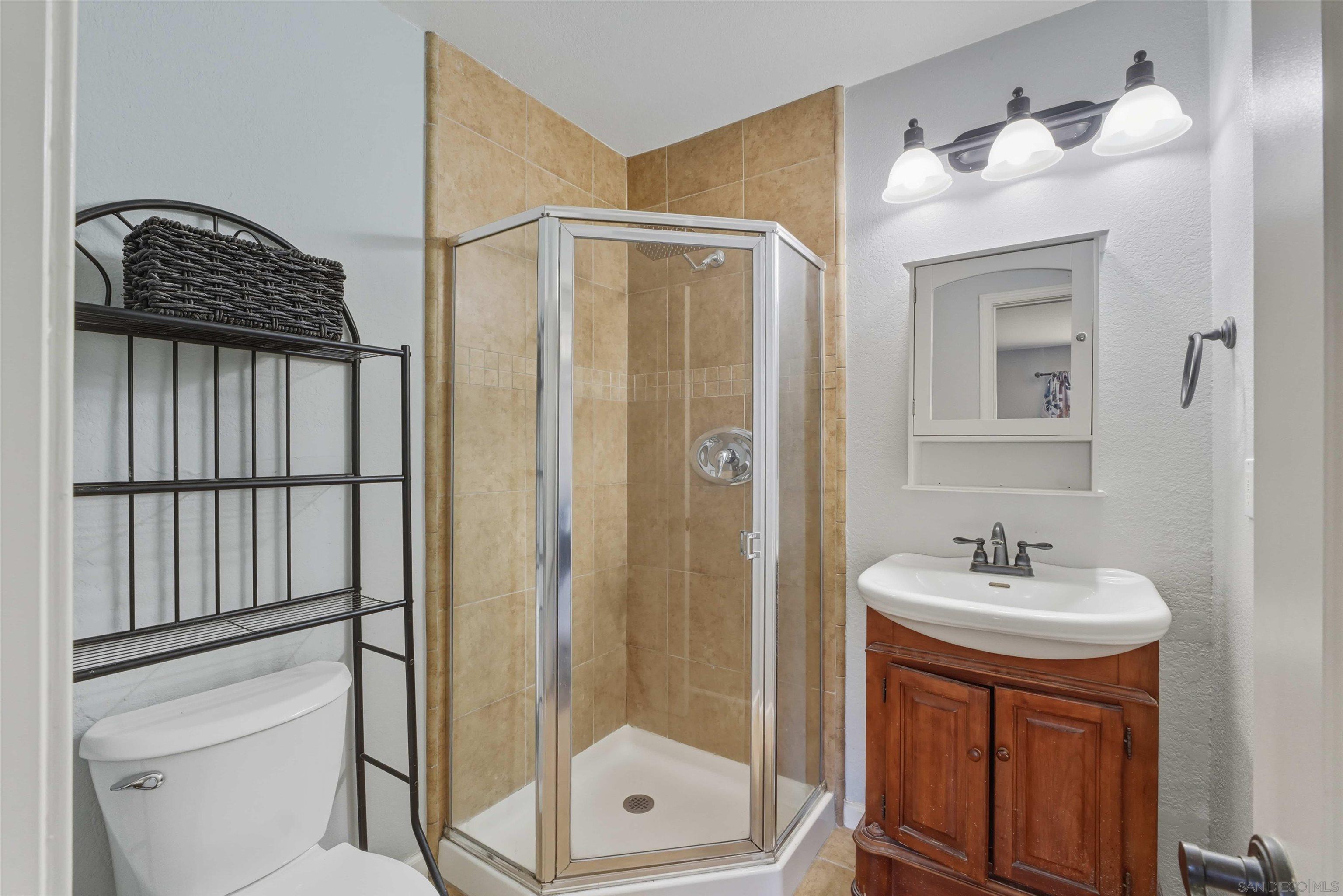 Detail Gallery Image 14 of 26 For 1415 N Broadway  a,  Escondido,  CA 92026 - 2 Beds | 2 Baths