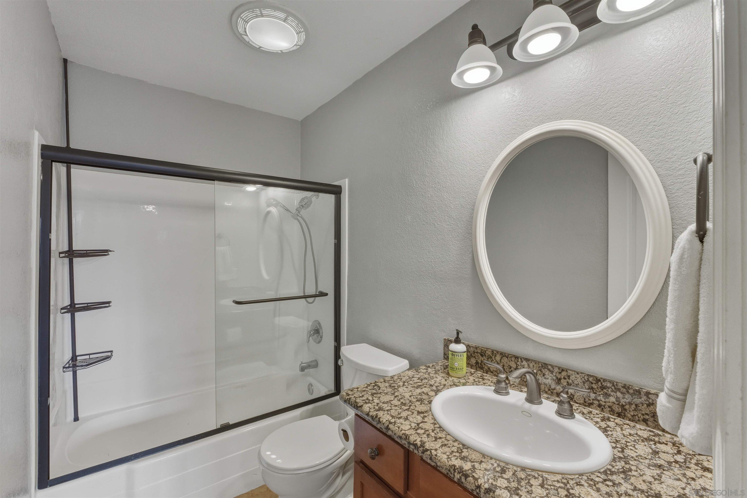 Detail Gallery Image 17 of 26 For 1415 N Broadway  a,  Escondido,  CA 92026 - 2 Beds | 2 Baths