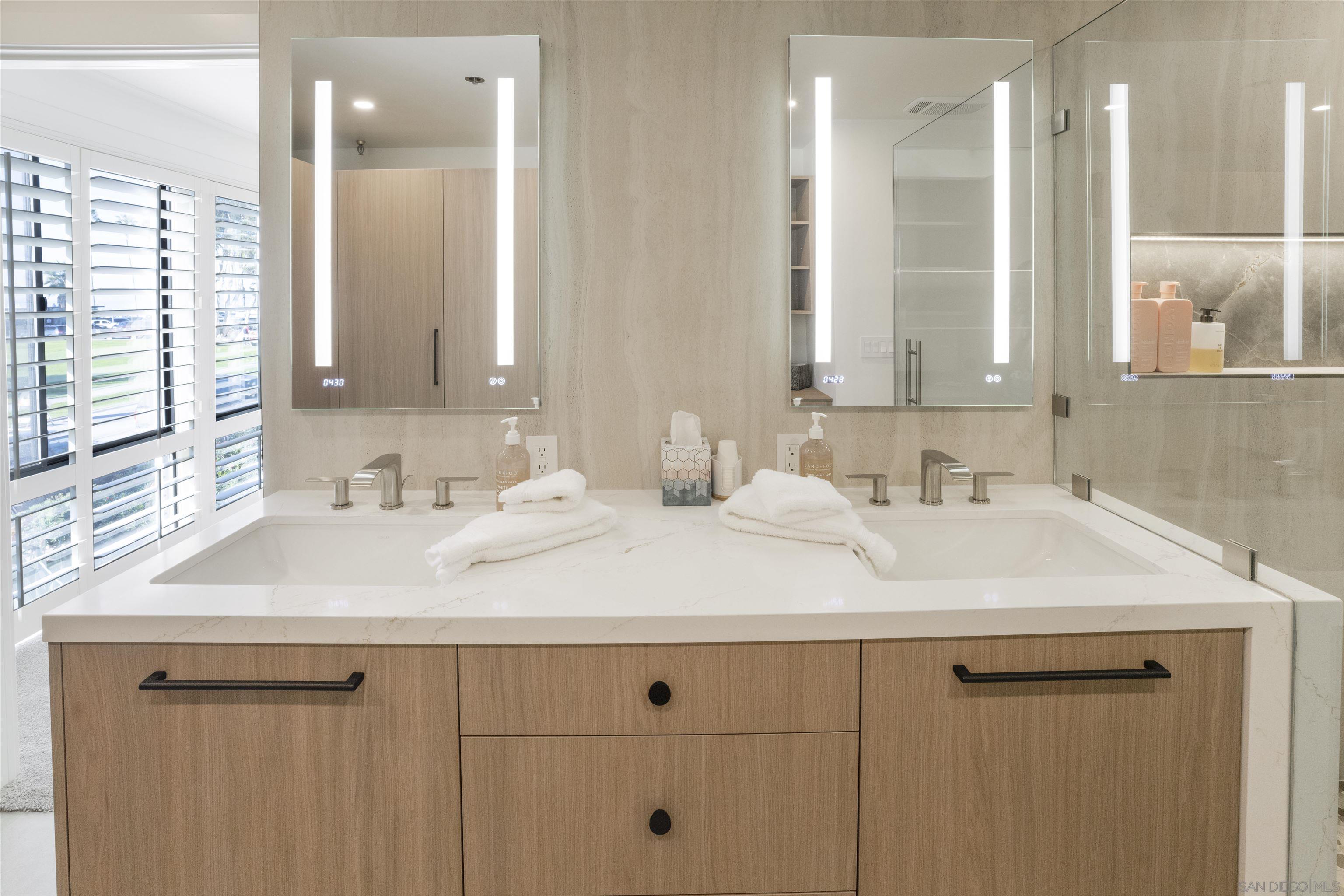 Detail Gallery Image 12 of 19 For 8263  Camino Del Oro  171, La Jolla,  CA 92037 - 2 Beds | 2 Baths