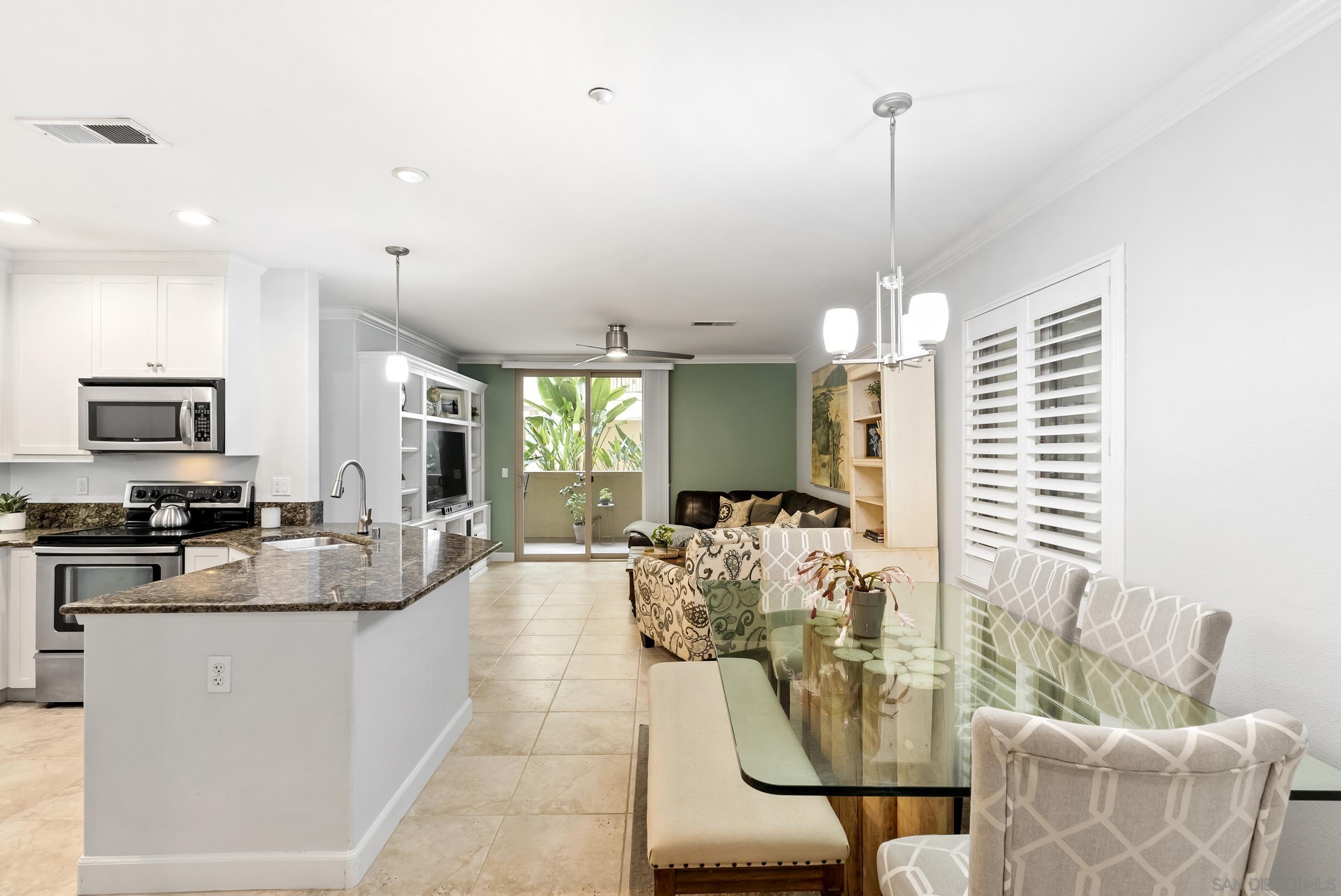 Detail Gallery Image 2 of 36 For 1021  Costa Pacifica Way  #2112,  Oceanside,  CA 92054 - 2 Beds | 2 Baths