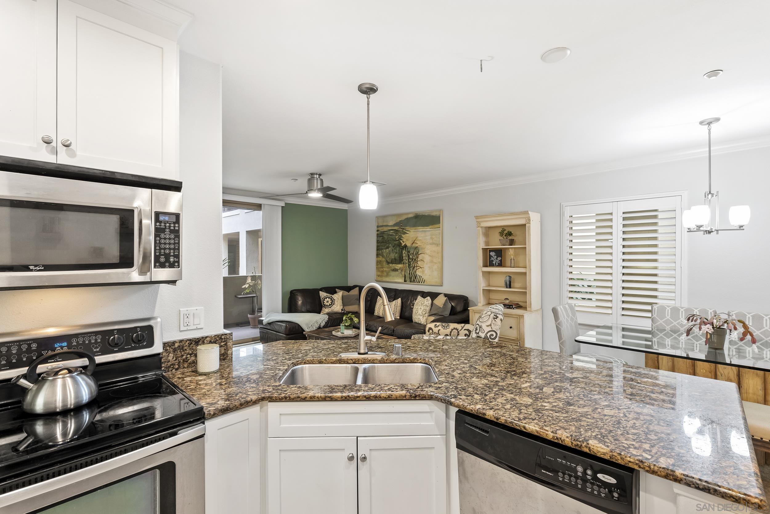 Detail Gallery Image 5 of 36 For 1021  Costa Pacifica Way  #2112,  Oceanside,  CA 92054 - 2 Beds | 2 Baths