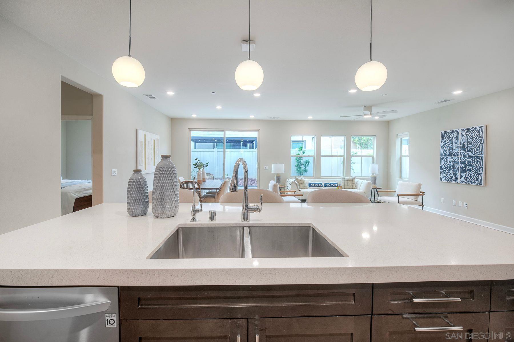 Detail Gallery Image 11 of 35 For 10854  Everly Way, San Diego,  CA 92129 - 4 Beds | 3 Baths