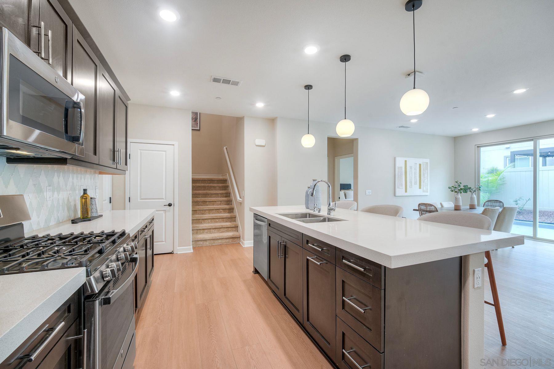 Detail Gallery Image 12 of 35 For 10854  Everly Way, San Diego,  CA 92129 - 4 Beds | 3 Baths