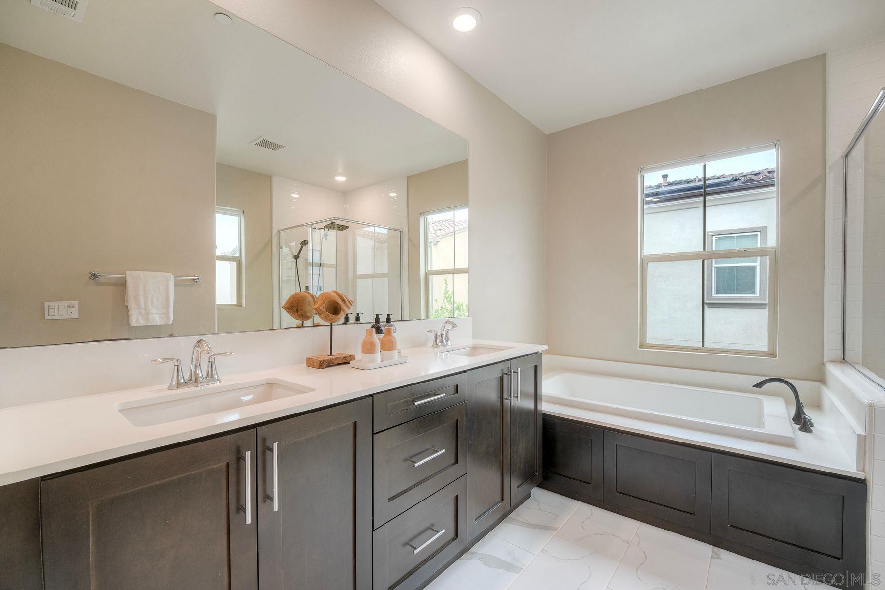 Detail Gallery Image 18 of 35 For 10854  Everly Way, San Diego,  CA 92129 - 4 Beds | 3 Baths