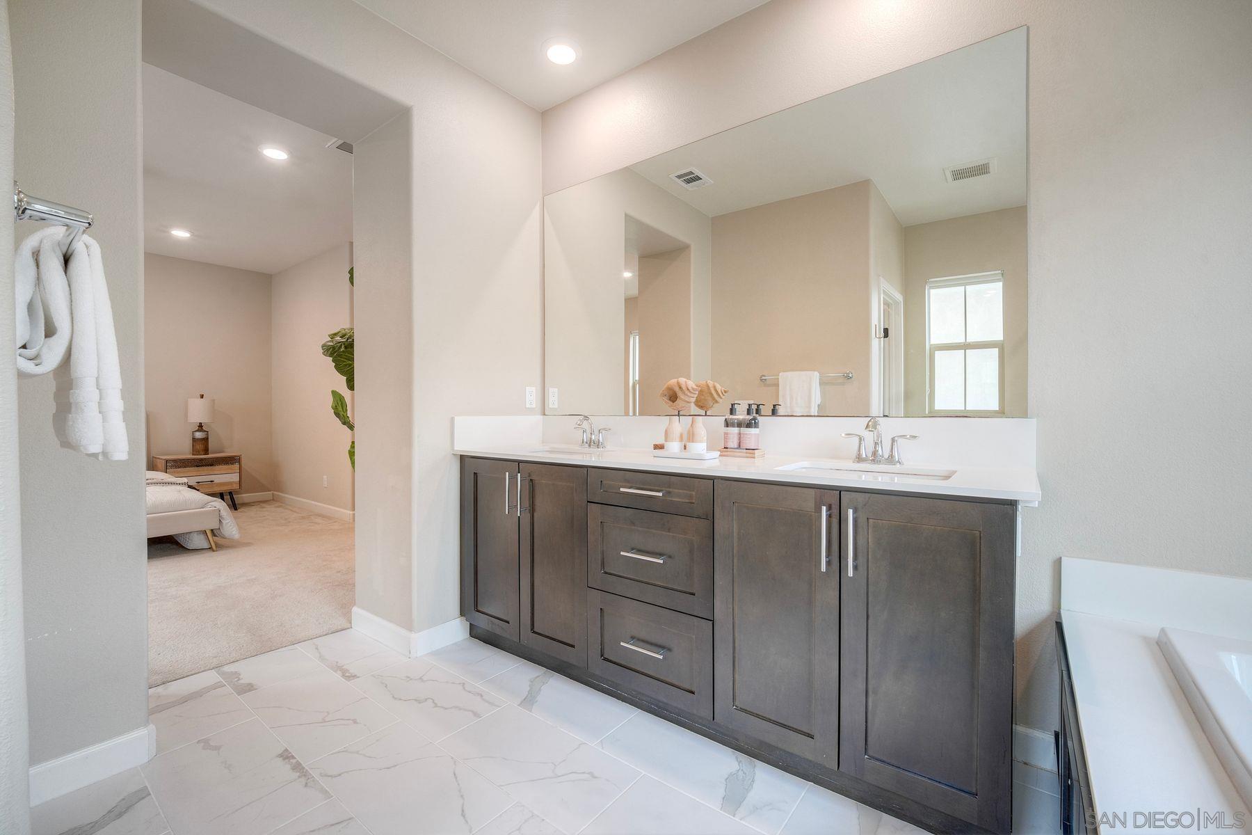 Detail Gallery Image 19 of 35 For 10854  Everly Way, San Diego,  CA 92129 - 4 Beds | 3 Baths