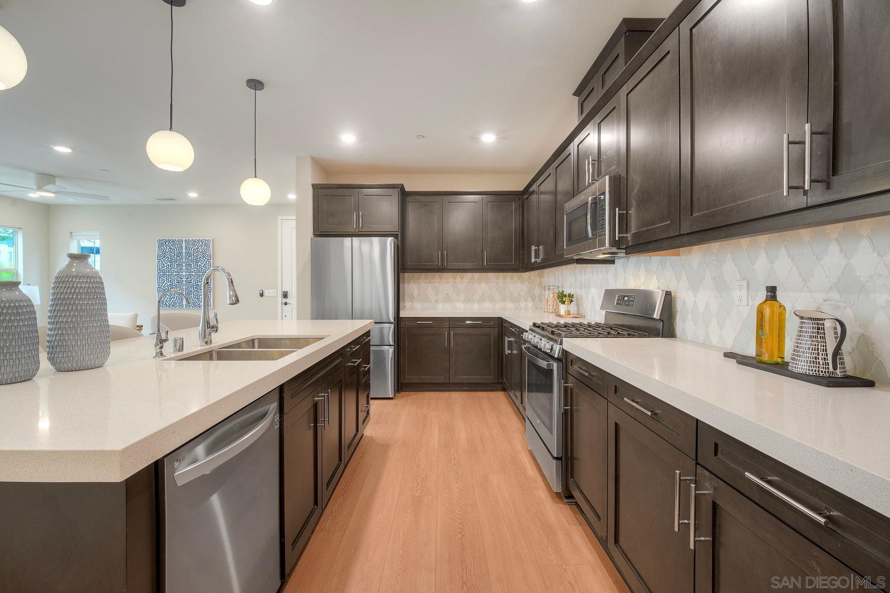 Detail Gallery Image 10 of 35 For 10854  Everly Way, San Diego,  CA 92129 - 4 Beds | 3 Baths