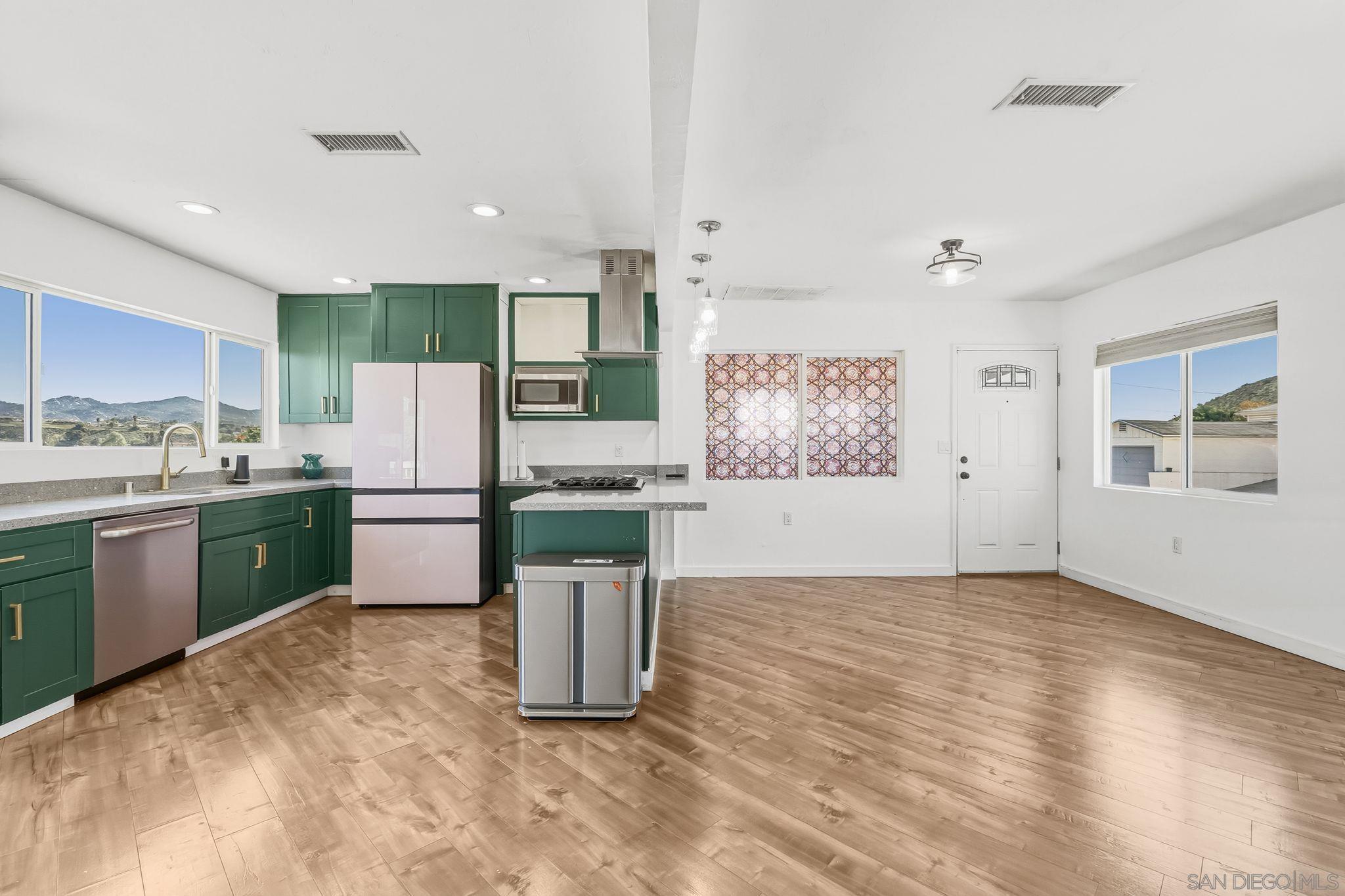 Detail Gallery Image 8 of 31 For 8553  Gardena Rd, Lakeside,  CA 92040 - 3 Beds | 3/1 Baths