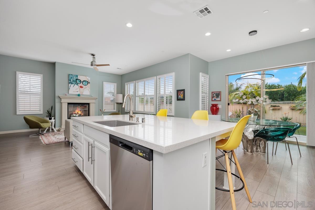 Detail Gallery Image 4 of 24 For 1080  Primrose Lane, Encinitas,  CA 92024 - 5 Beds | 2/1 Baths