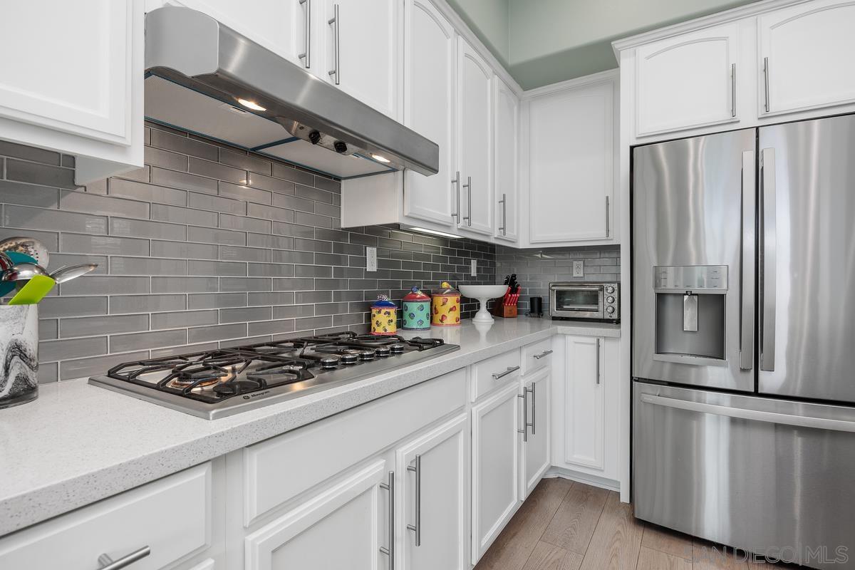 Detail Gallery Image 5 of 24 For 1080  Primrose Lane, Encinitas,  CA 92024 - 5 Beds | 2/1 Baths