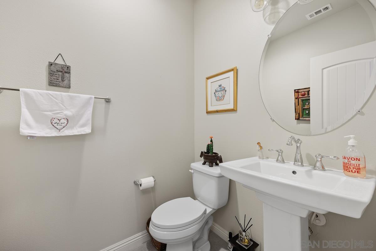Detail Gallery Image 9 of 24 For 1080  Primrose Lane, Encinitas,  CA 92024 - 5 Beds | 2/1 Baths