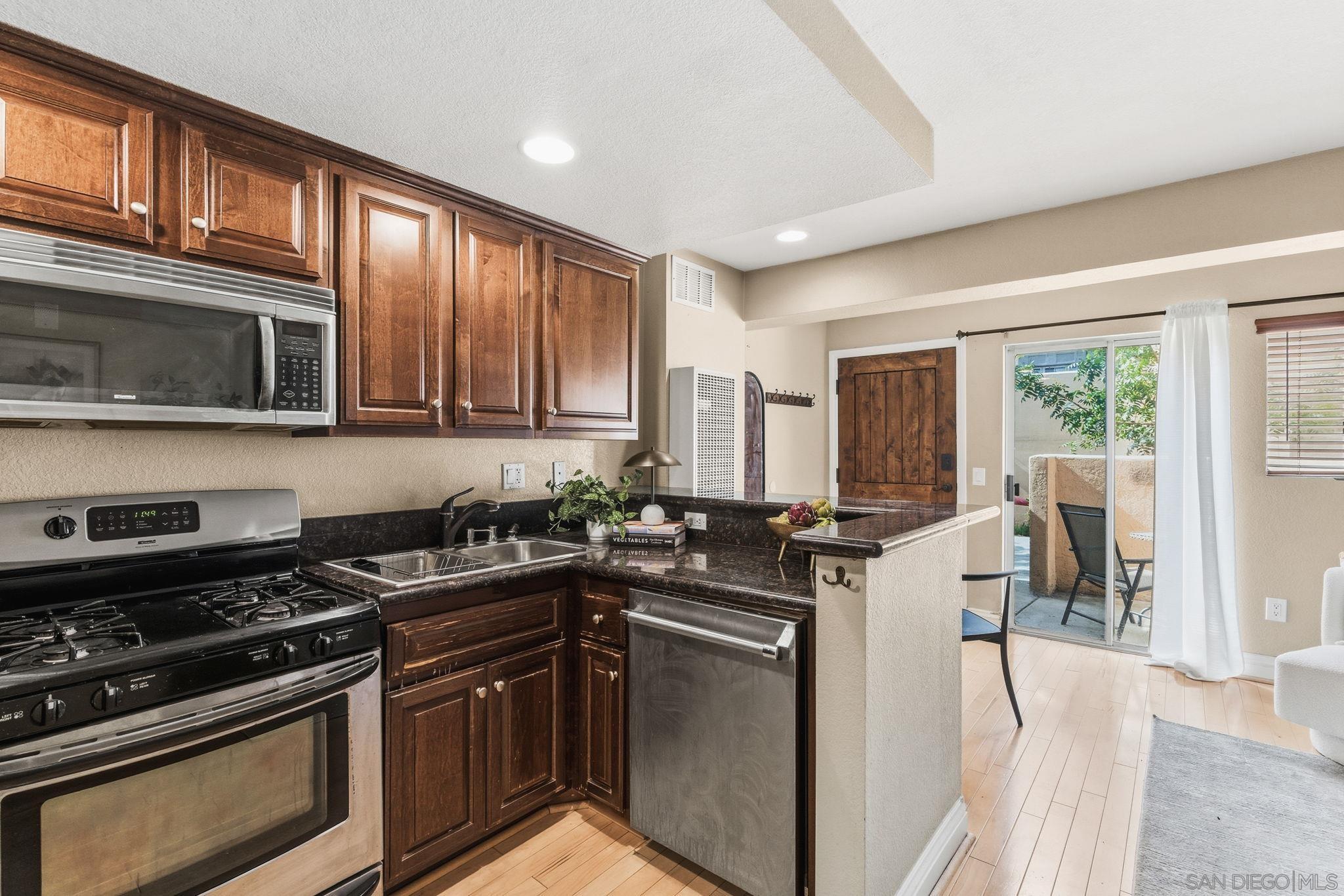 Detail Gallery Image 6 of 25 For 3927  Nobel Dr  #39,  San Diego,  CA 92122 - 0 Beds | 1 Baths