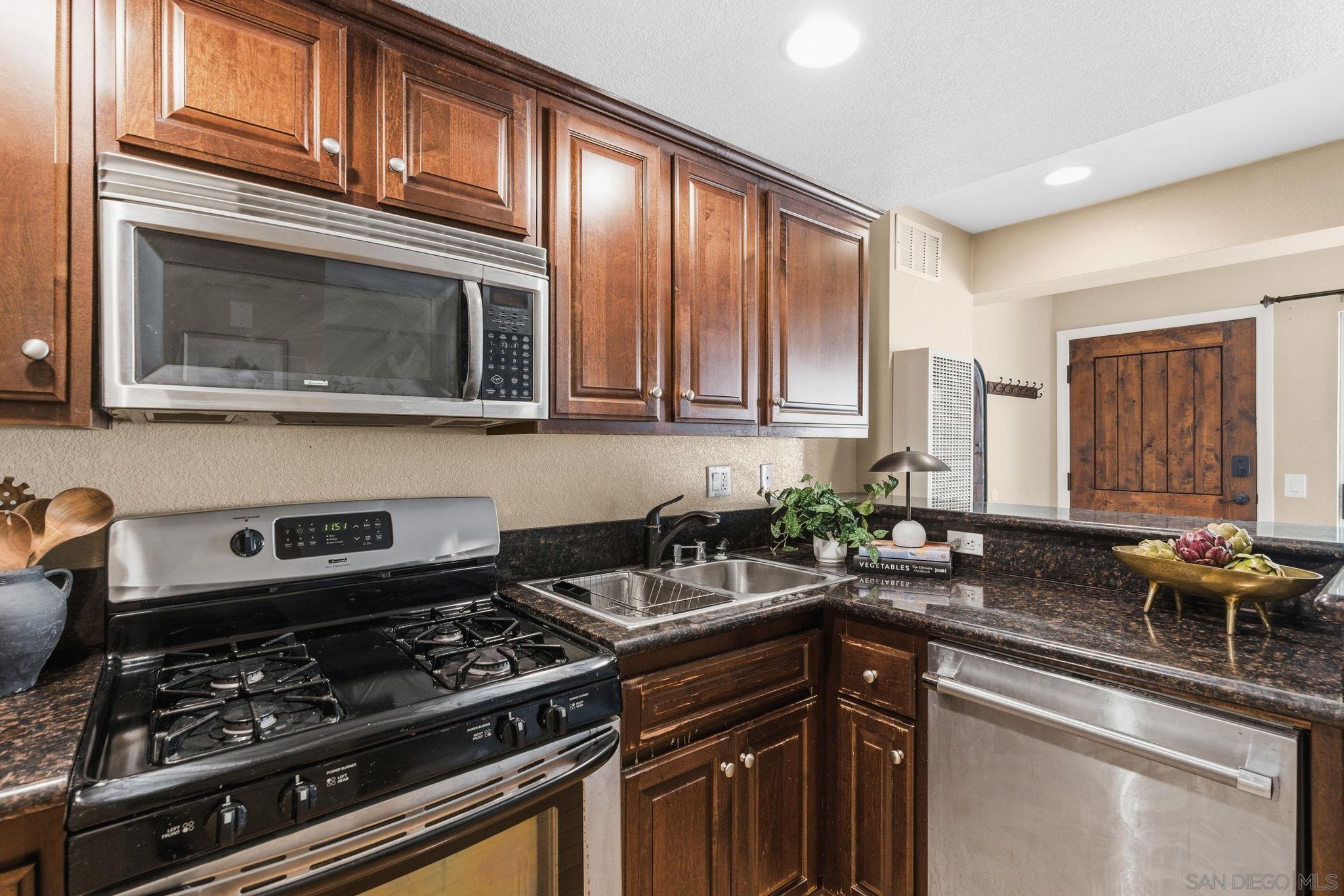 Detail Gallery Image 7 of 25 For 3927  Nobel Dr  #39,  San Diego,  CA 92122 - 0 Beds | 1 Baths