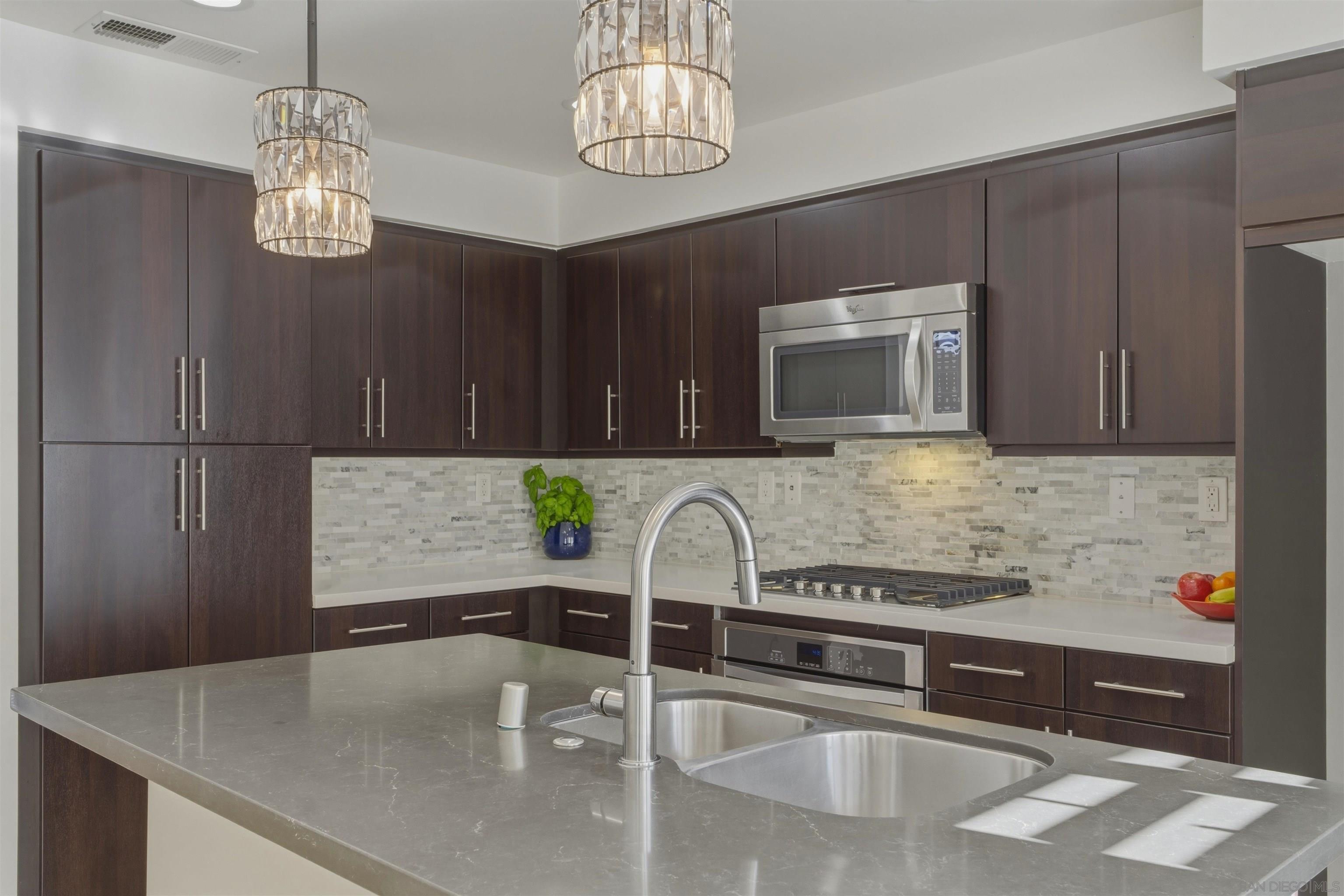 Detail Gallery Image 8 of 34 For 1634  Fairlead Avenue, Carlsbad,  CA 92011 - 3 Beds | 2/1 Baths