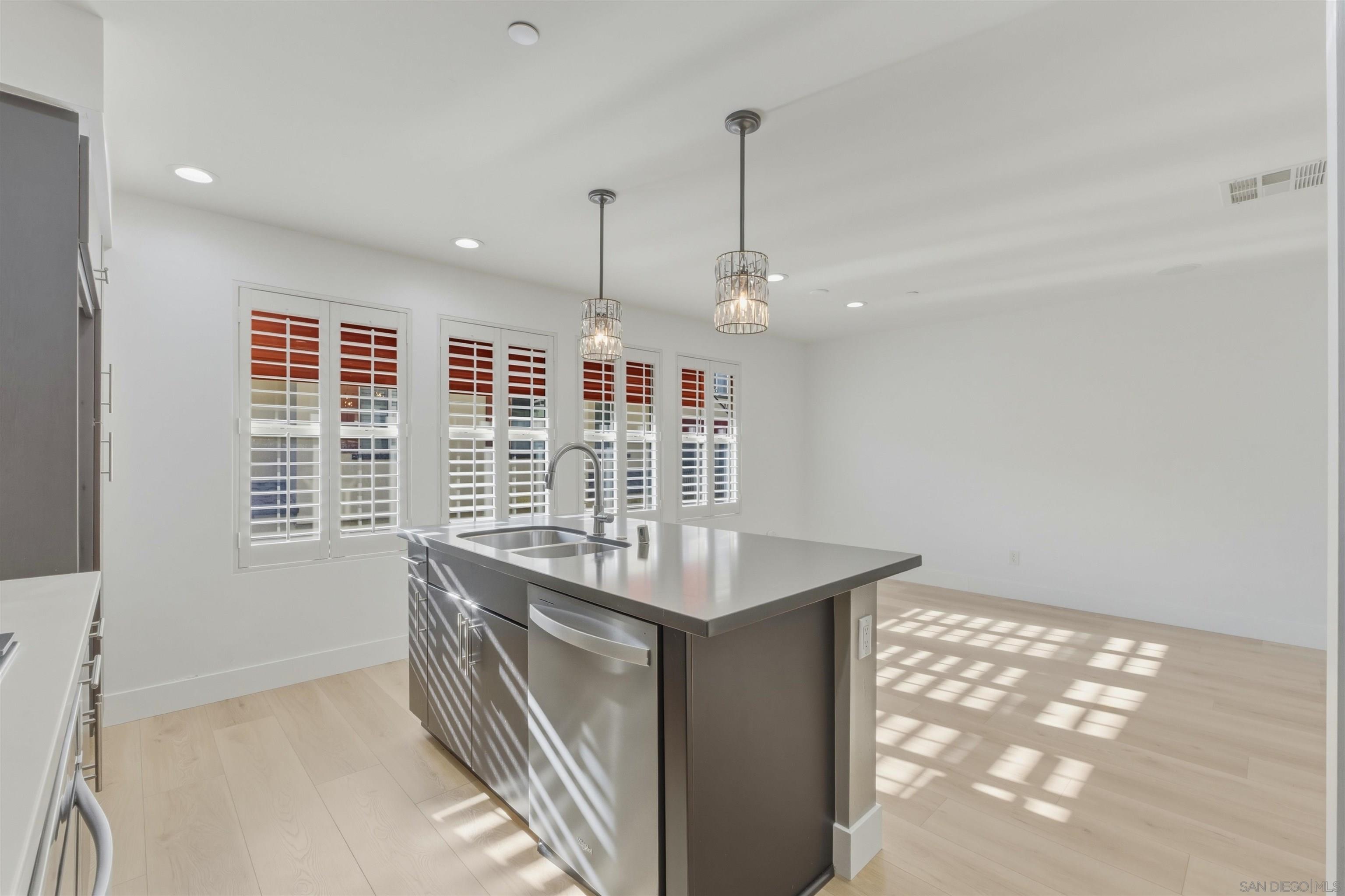 Detail Gallery Image 10 of 34 For 1634  Fairlead Avenue, Carlsbad,  CA 92011 - 3 Beds | 2/1 Baths