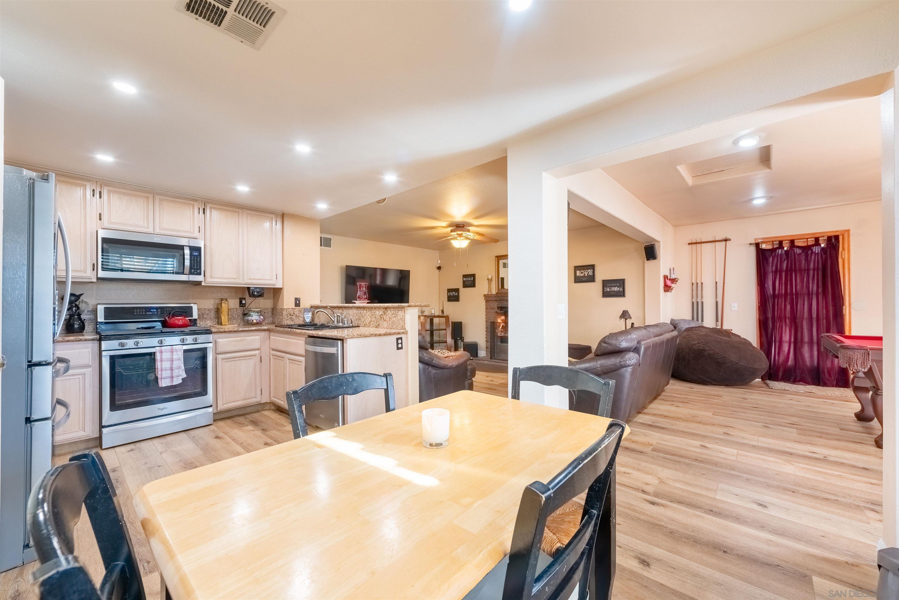 Detail Gallery Image 6 of 74 For 3626 W Ave J2, Lancaster,  CA 93536 - 4 Beds | 3 Baths