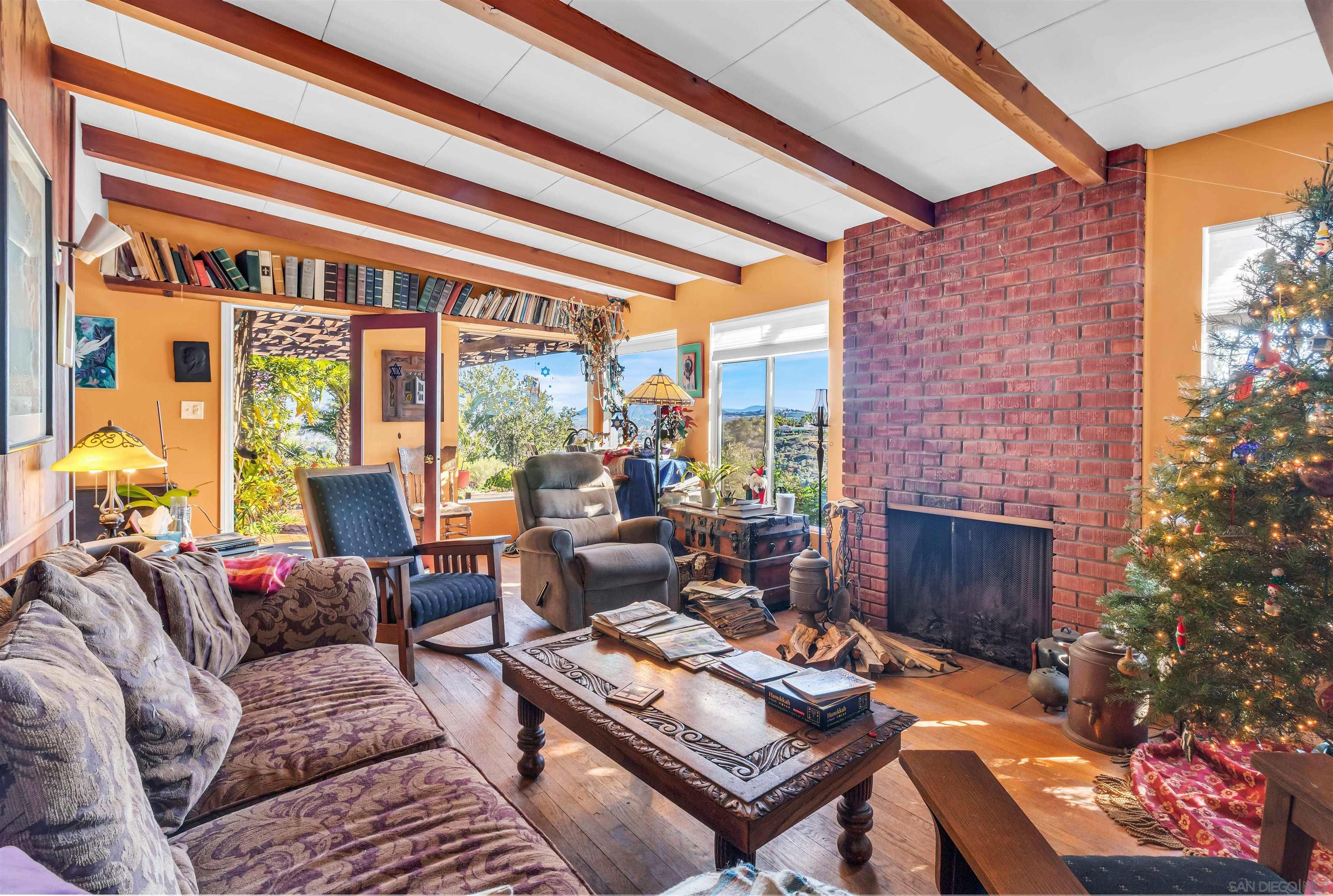 Detail Gallery Image 3 of 36 For 5209  Benton Pl, San Diego,  CA 92116 - 3 Beds | 2 Baths