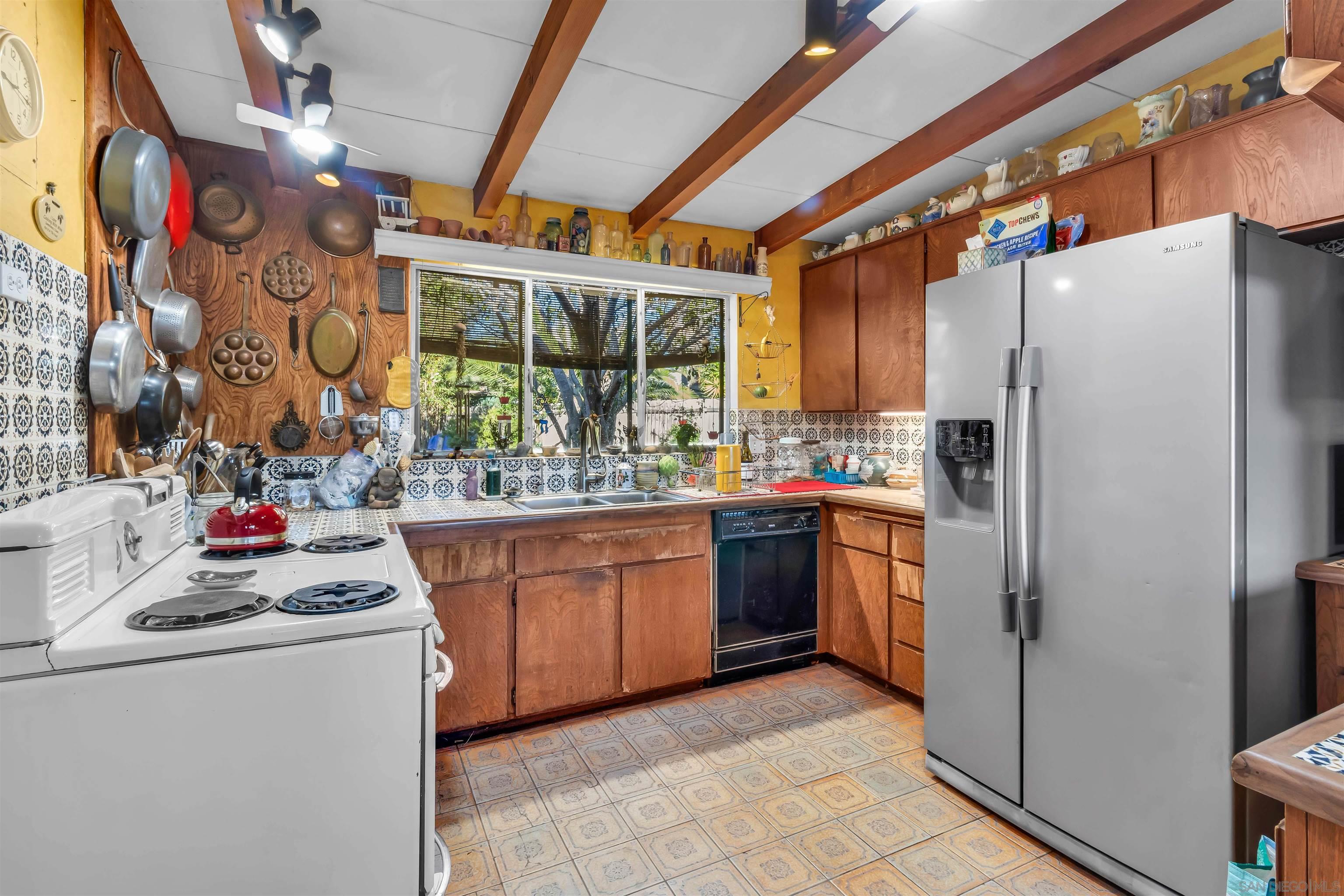 Detail Gallery Image 6 of 36 For 5209  Benton Pl, San Diego,  CA 92116 - 3 Beds | 2 Baths