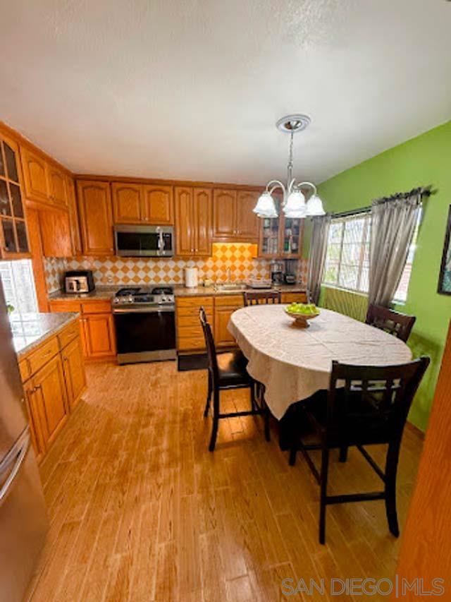 Detail Gallery Image 9 of 21 For 3430  Monroe Ave, San Diego,  CA 92116 - 3 Beds | 2 Baths