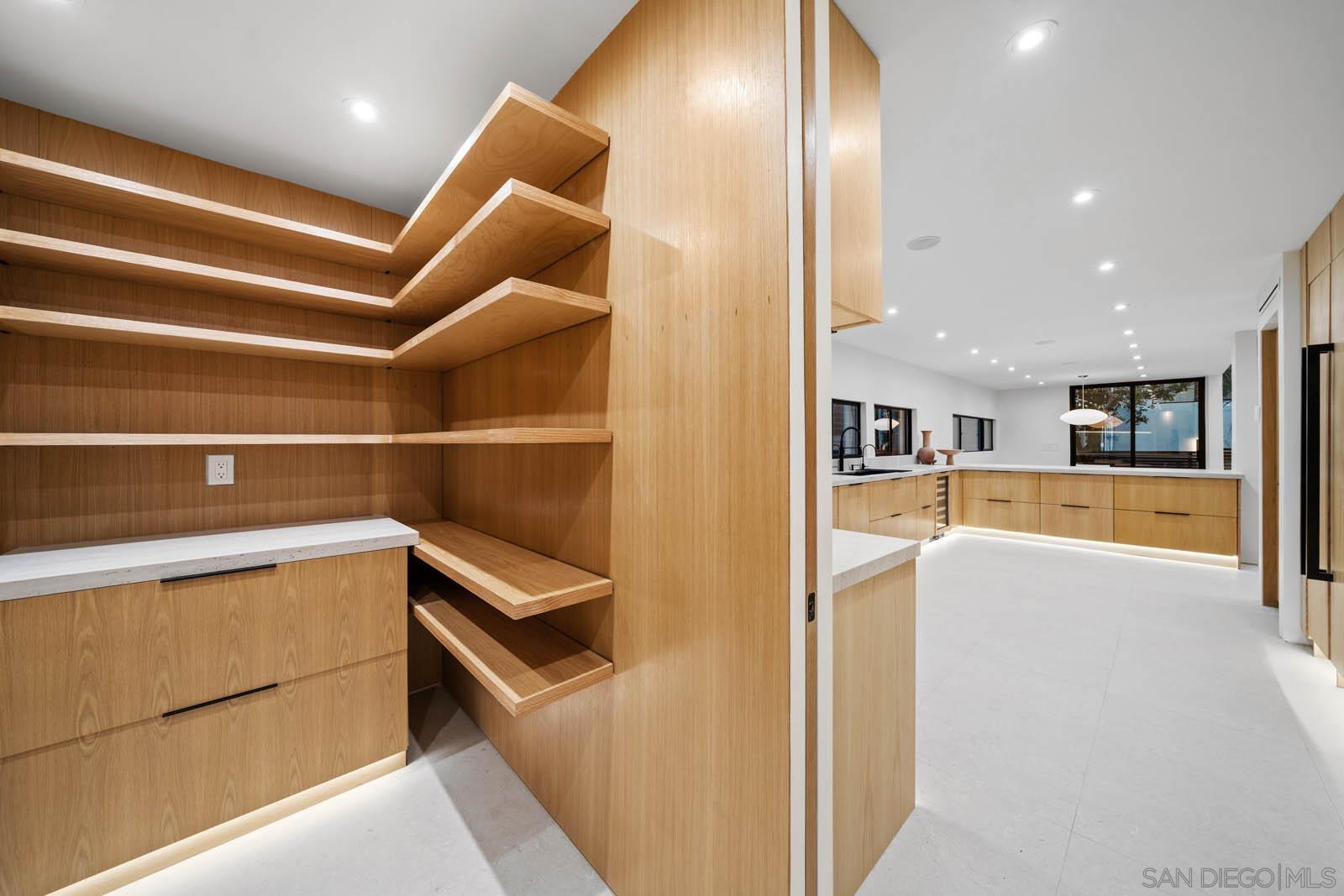 Detail Gallery Image 17 of 75 For 7376  Fay Ave, La Jolla,  CA 92037 - 8 Beds | 5 Baths